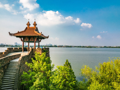 TOUR VŨ HÁN | GIANG THÀNH VŨ HÁN - HOÀNG HẠC LÂU - CẦU TRƯỜNG GIANG - ĐÔNG HỒ - CHÙA CỔ ĐỨC - PHỐ GIANG HÁN - TUYẾN ĐƯỜNG SẮT TRÊN KHÔNG QUANG CỐC - ĐƯỜNG LÊ HOÀNG BÌ