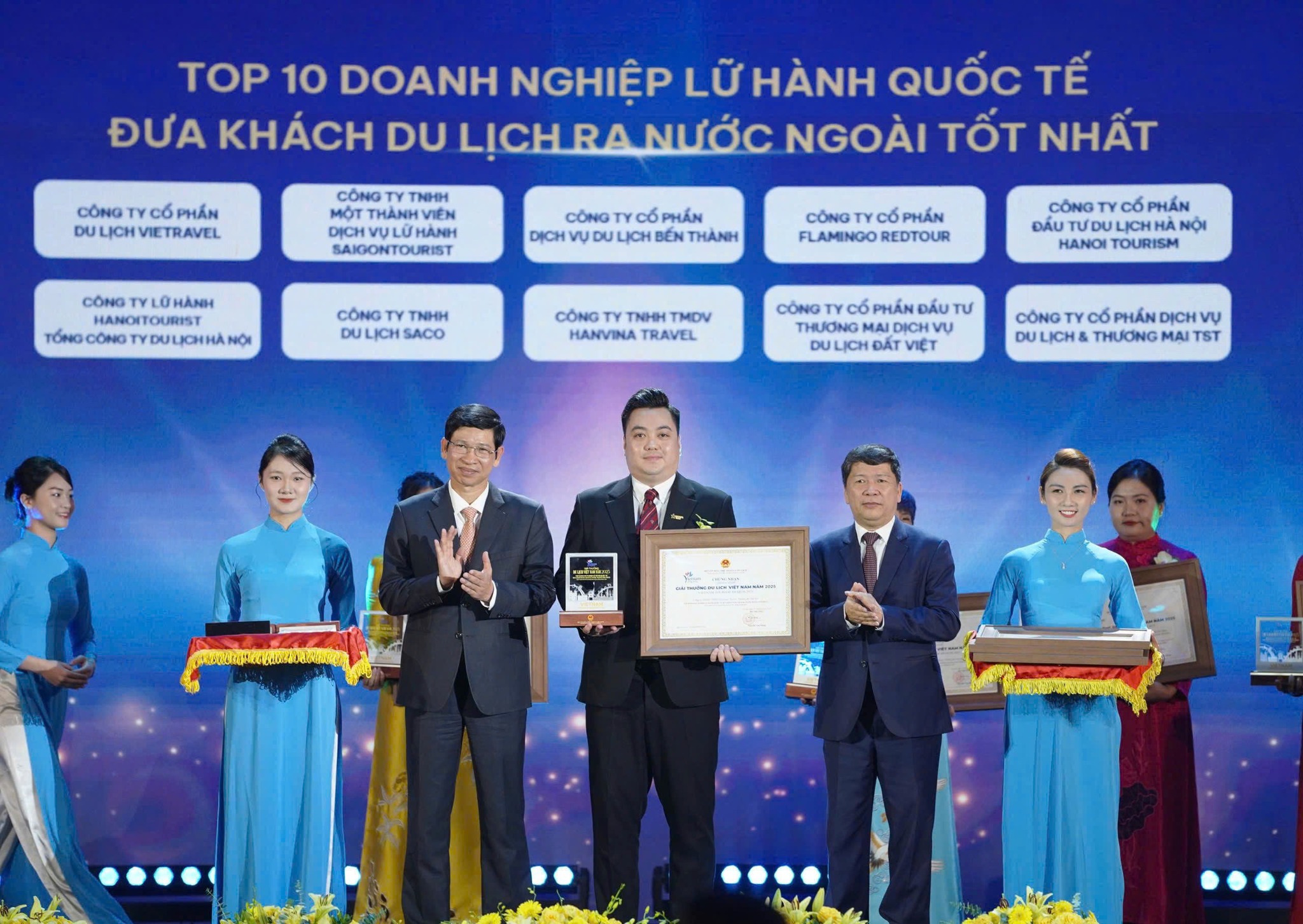 TỰ HÀO HANVINA TRAVEL VINH DỰ NHẬN GIẢI THƯỞNG DANH GIÁ "TOP 10 DOANH NGHIỆP LỮ HÀNH QUỐC TẾ TỐT NHẤT VIỆT NAM 2025"