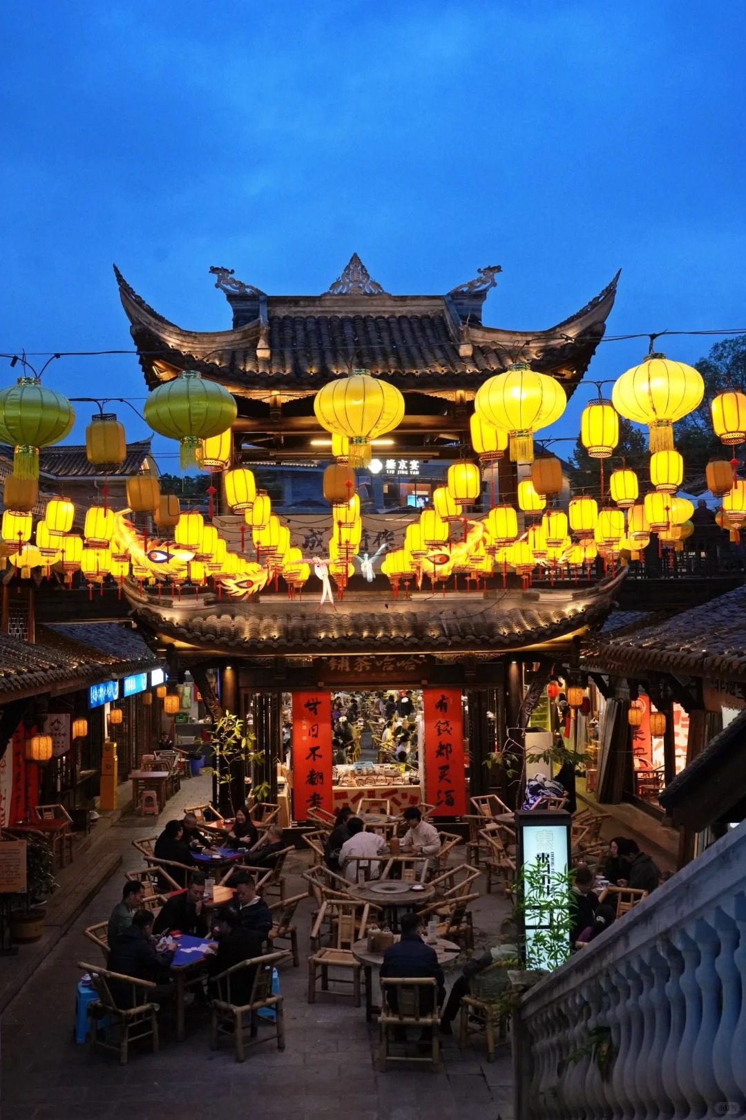 Uống trà giữa công viên Nhân Dân – Trải nghiệm đời sống chậm Thành Đô