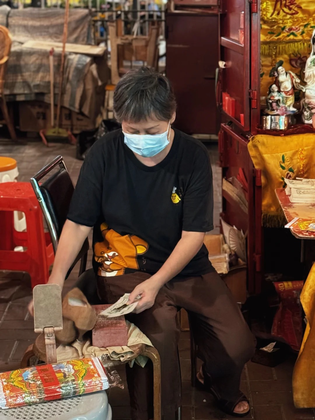 Đánh Tiểu Nhân Hong Kong Là Gì? Khám Phá Nghi Lễ Kỳ Lạ Tại Causeway Bay