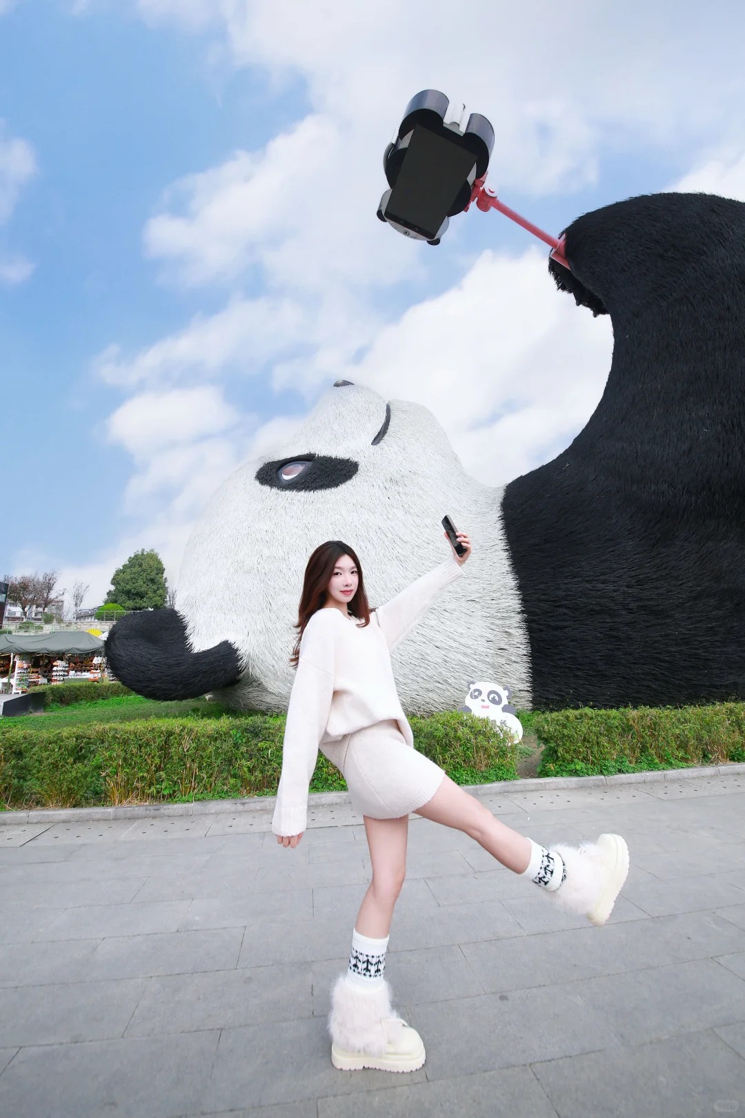 Check-in Gấu Trúc tại Ngưỡng Thiên Oa – Biểu tượng văn hóa Thành Đô