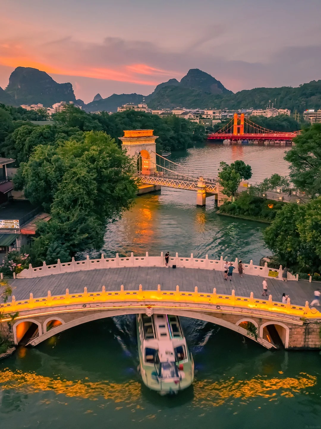 Hai Sông Bốn Hồ – Tuyệt tác du lịch đêm Quế Lâm