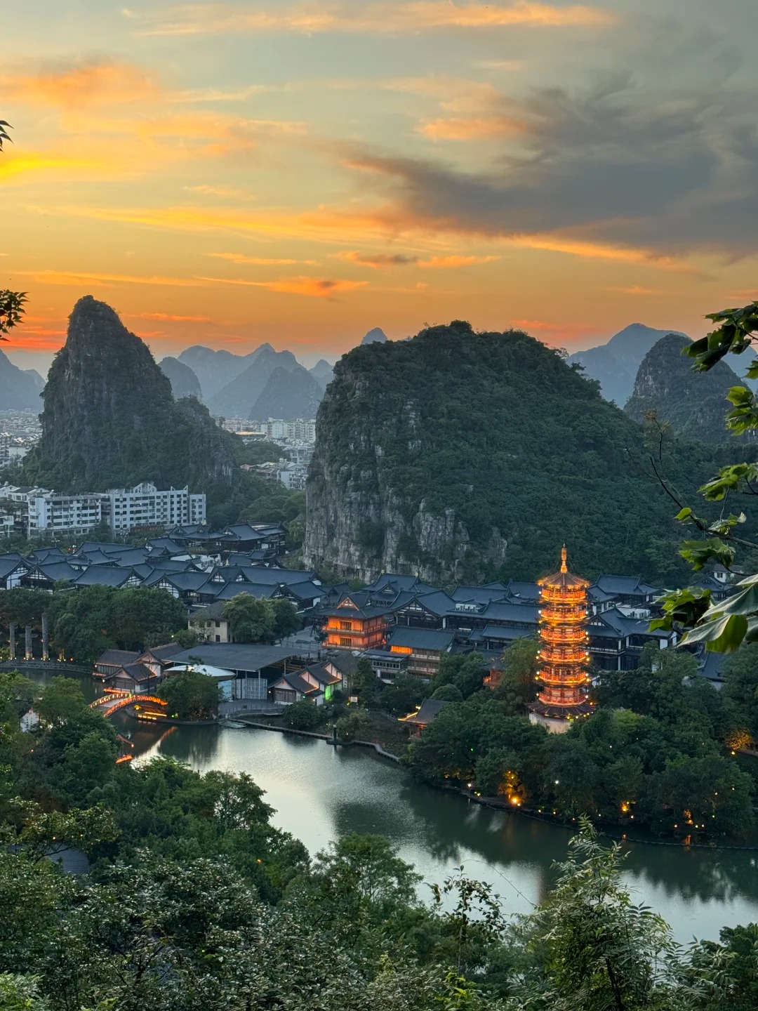 Hồ Mộc Long – Viên ngọc giữa lòng Quế Lâm