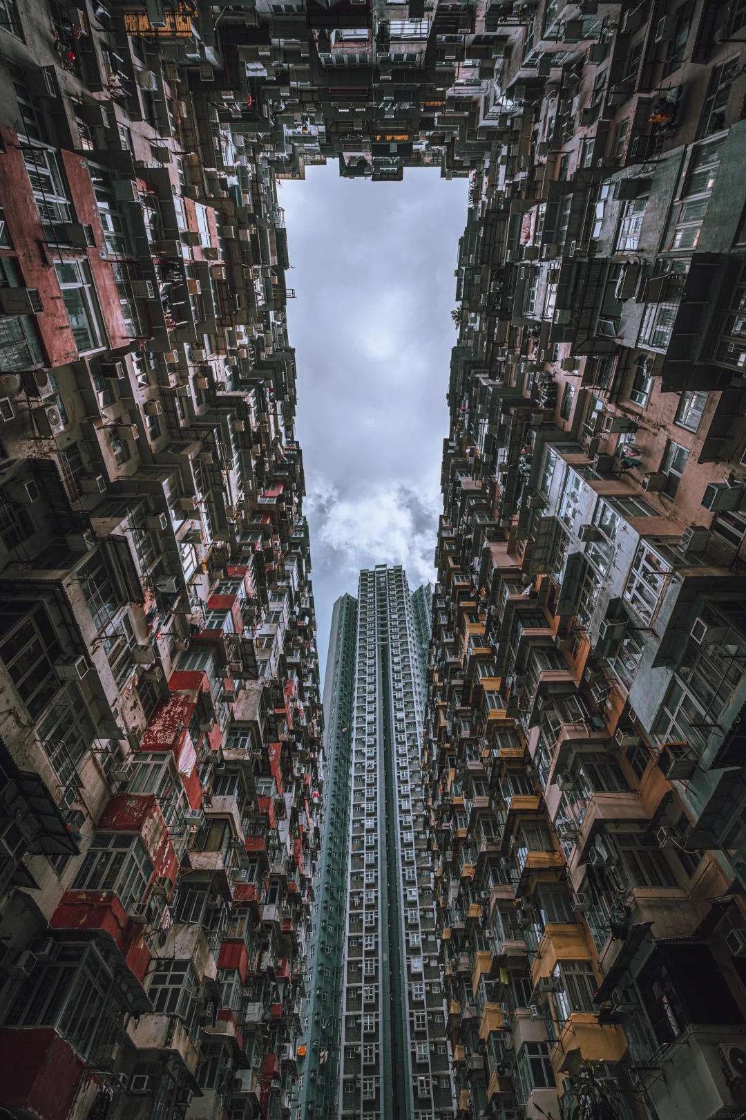 Khám Phá Monster Building – “Quái Thú” Giữa Lòng Hong Kong