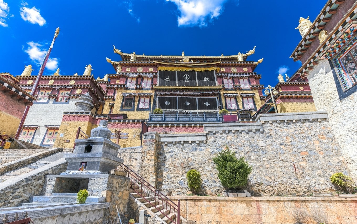 Khung cảnh yên bình bên trong Tu viện Songzanlinsi.
