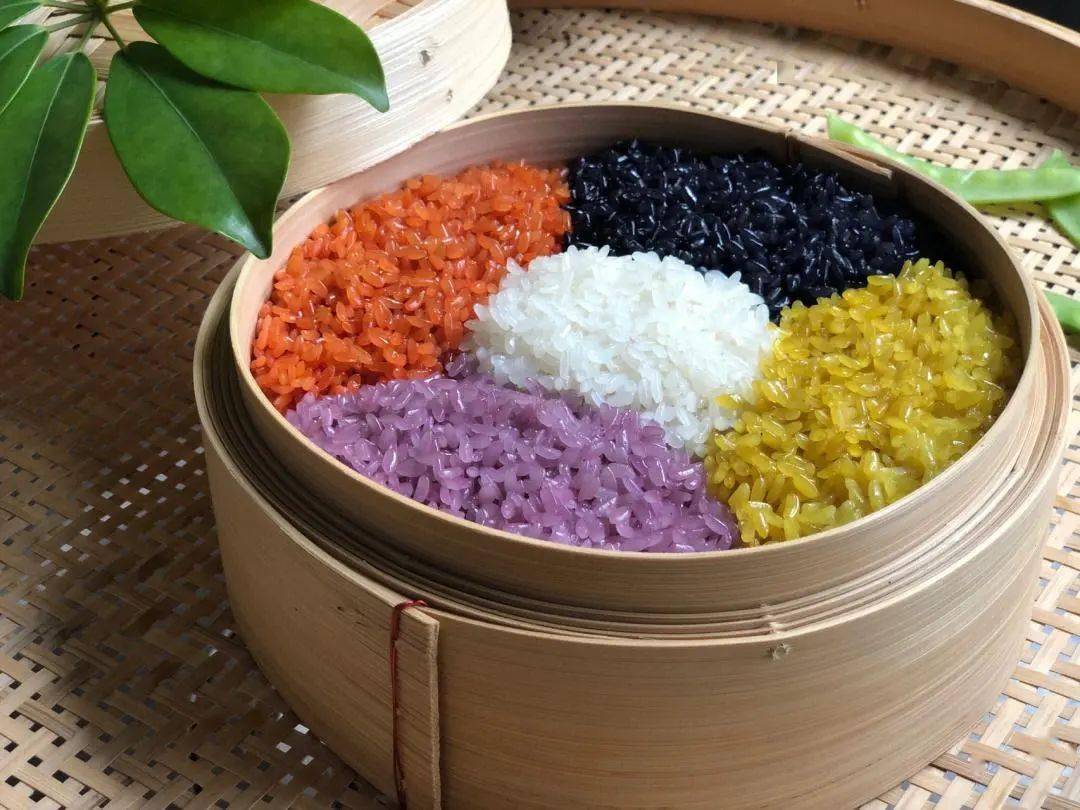 Xôi ngũ sắc dân tộc choang tại vùng Quế Lâm