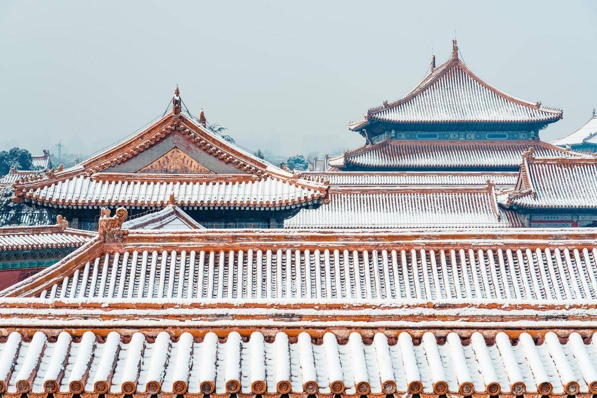 Cố Cung Bắc Kinh mùa đông huyền ảo trong lớp tuyết trắng, điểm nhấn của tour Trung Quốc do Hanvina Travel tổ chức.