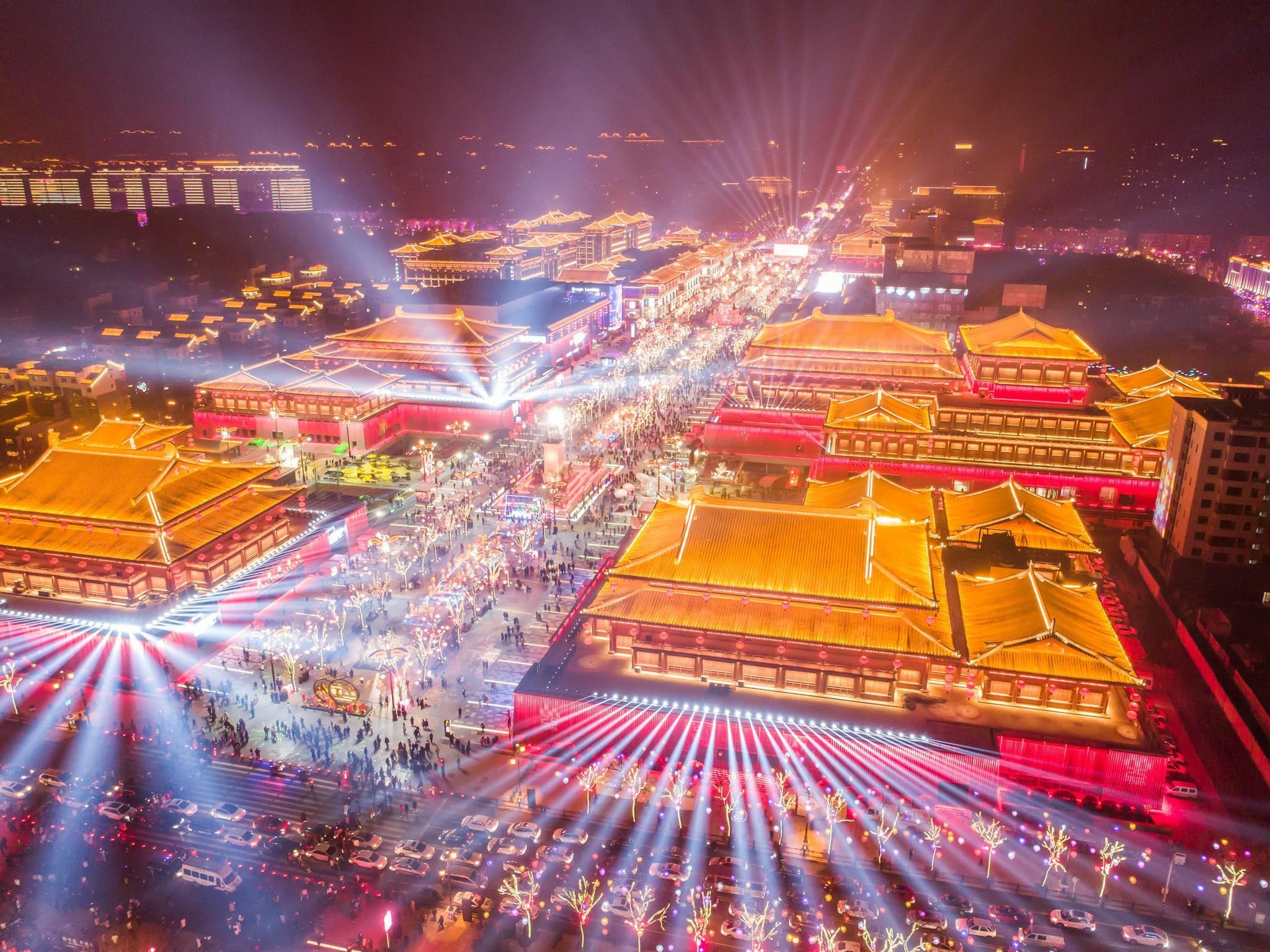 Khung cảnh rực rỡ &aacute;nh đ&egrave;n tại Đại Đường Bất Dạ Th&agrave;nh, điểm đến kh&ocirc;ng thể bỏ lỡ khi du lịch T&acirc;y An.