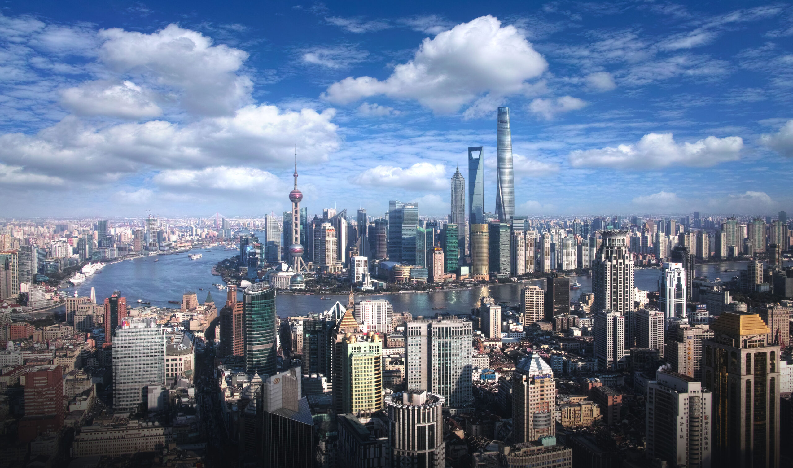 To&agrave;n cảnh Thượng Hải nh&igrave;n từ s&ocirc;ng Ho&agrave;ng Phố.
