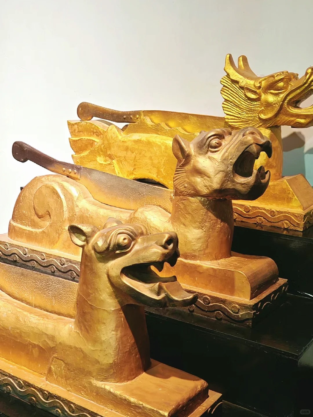 3 chiếc Cẩu đầu đao, Hổ đầu đao v&agrave; Long đầu đao tại Bao C&ocirc;ng tự