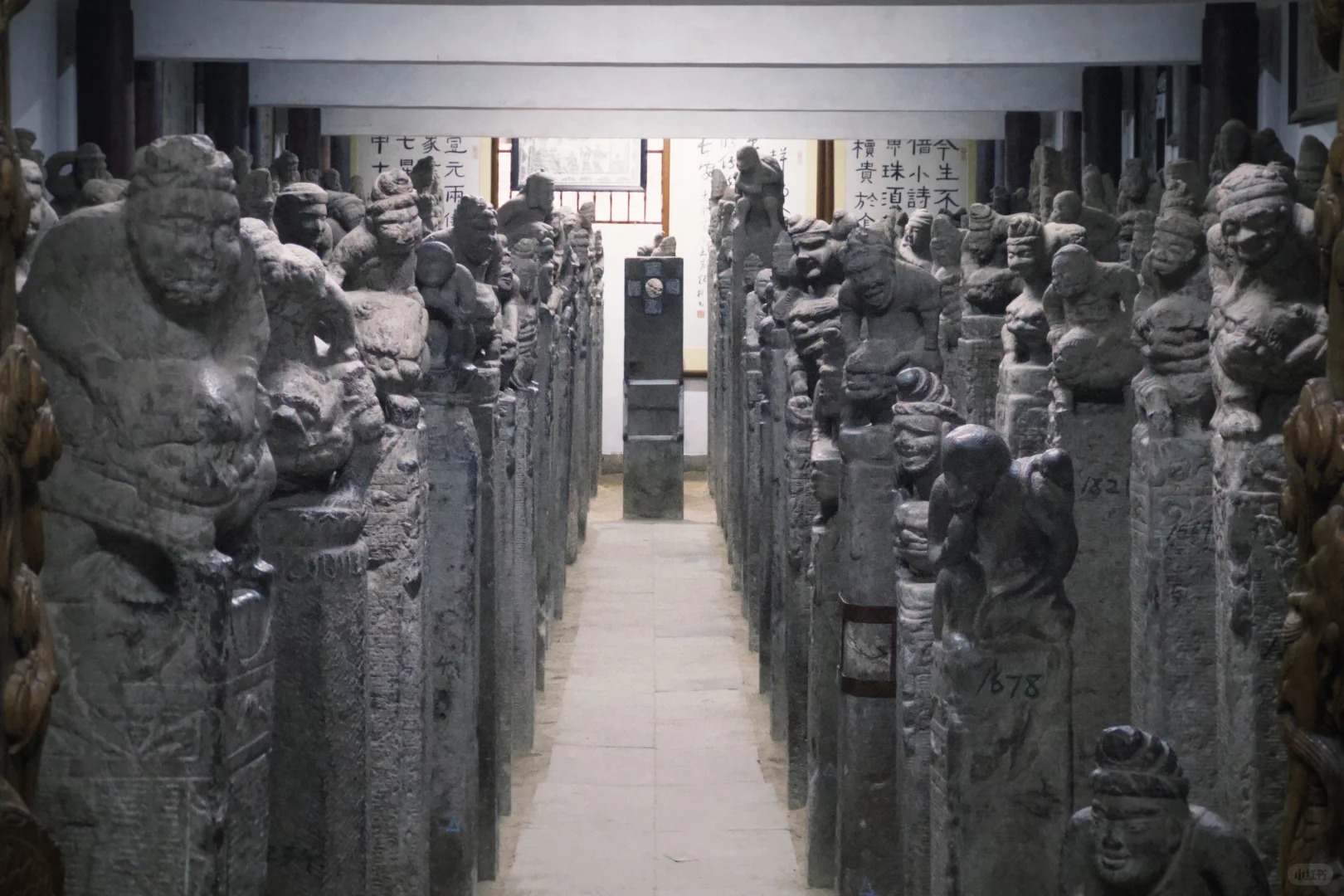 C&aacute;c bức tượng đ&aacute; được bảo tồn tại bảo t&agrave;ng Guanzhong