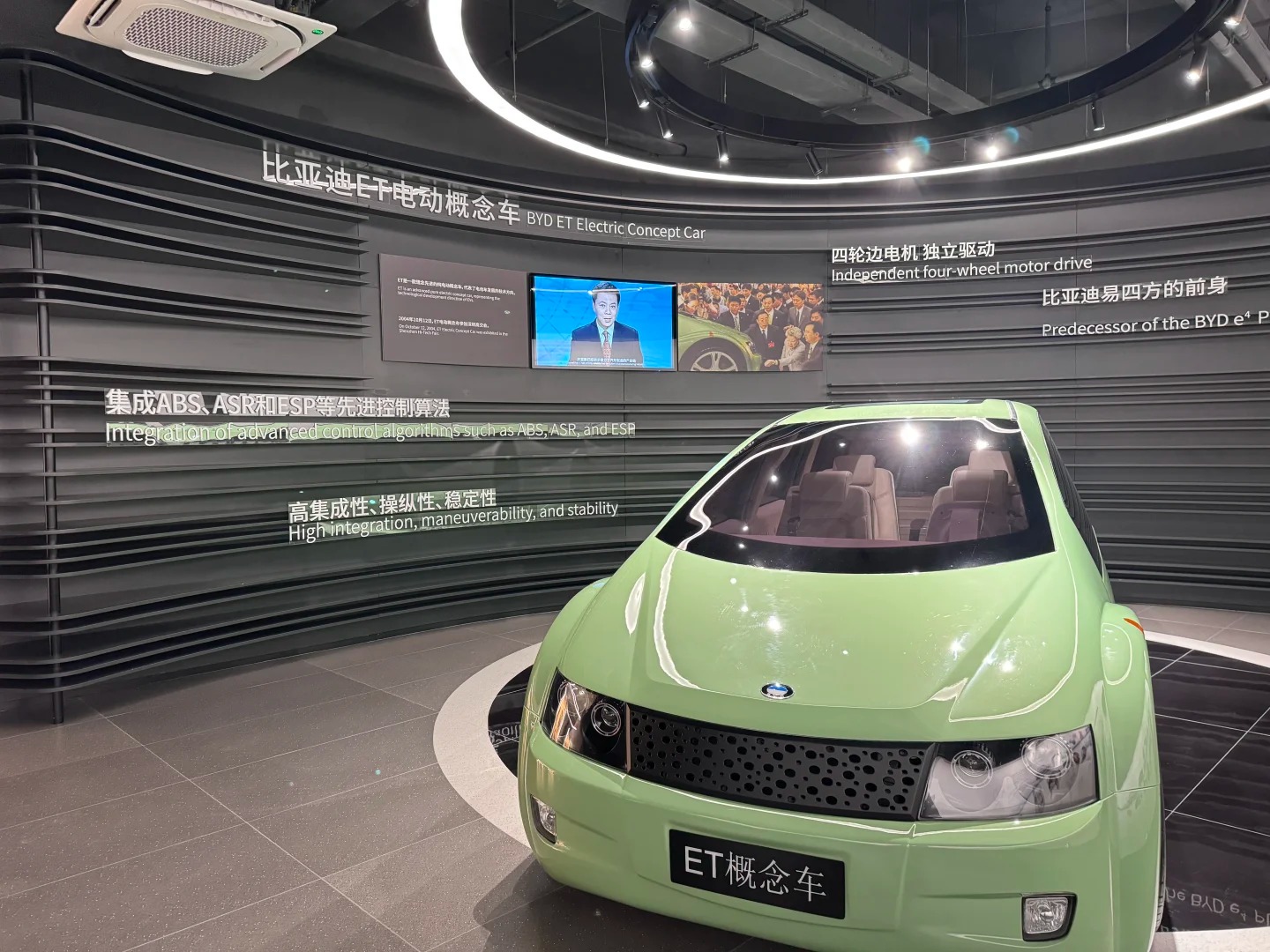 Xe điện BYD trưng b&agrave;y trong bảo t&agrave;ng. byd Th&acirc;m Quyến 