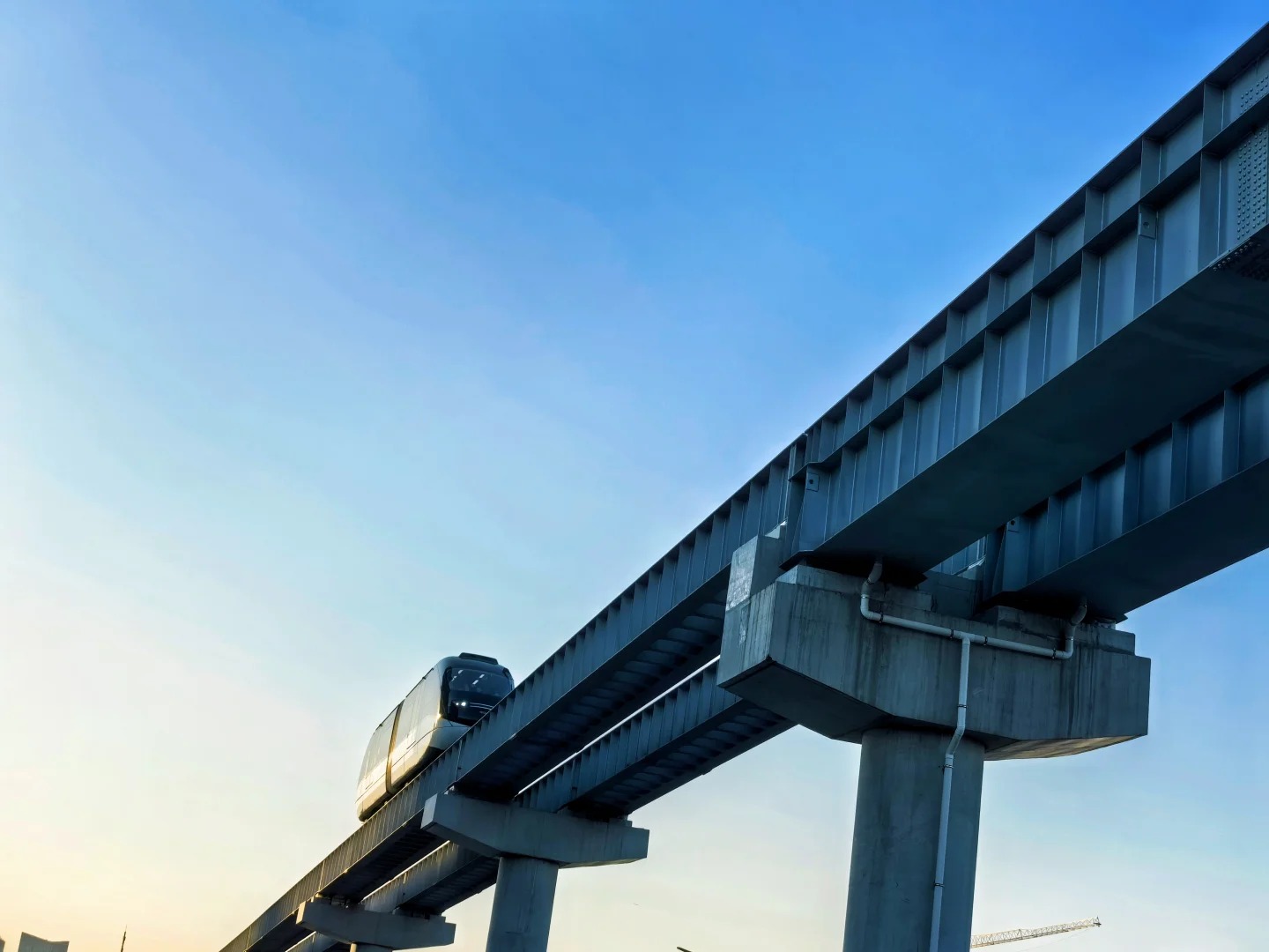 Ngắm cảnh th&agrave;nh phố Th&acirc;m Quyến từ T&agrave;u BYD Yunba