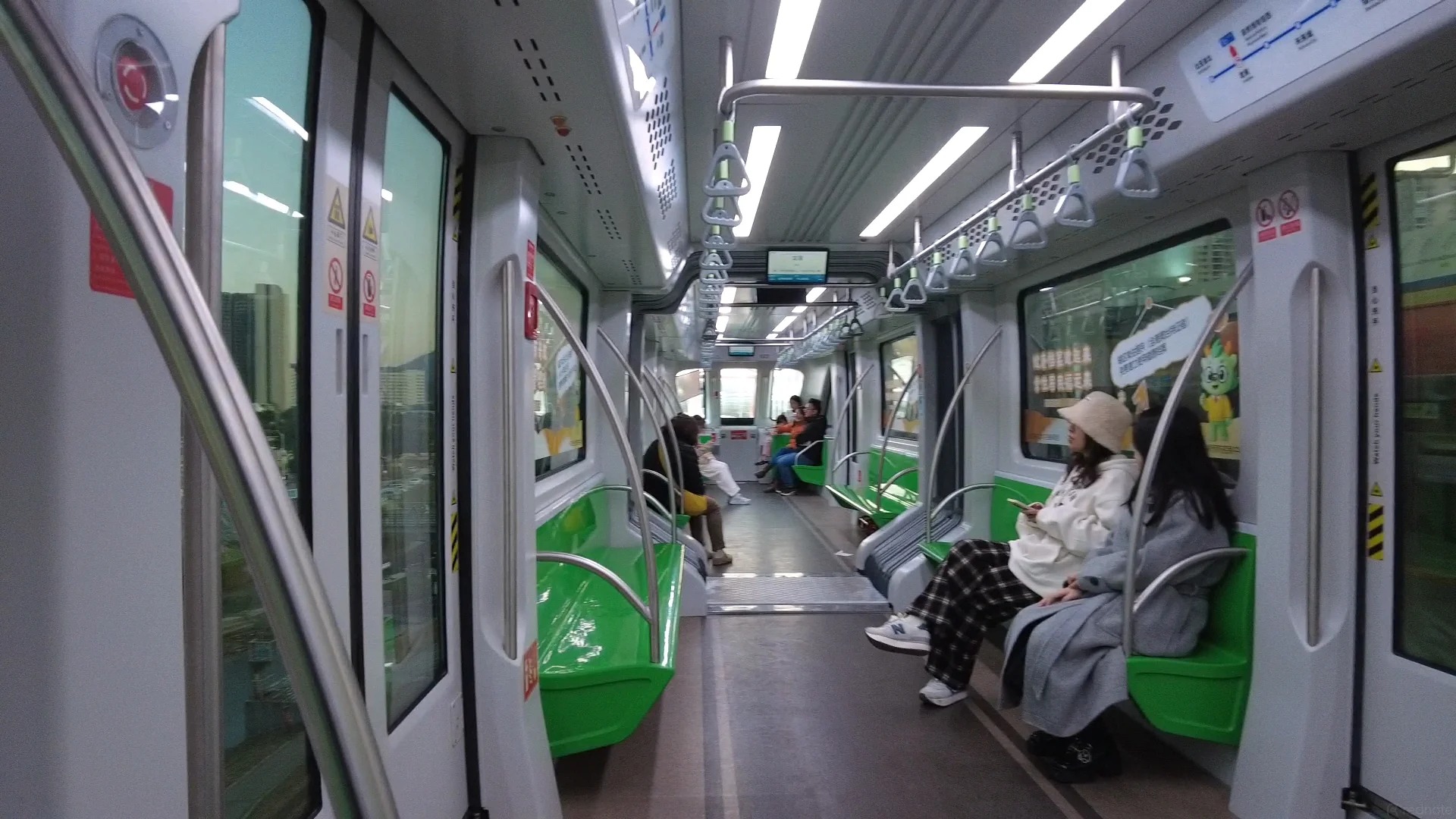 Kh&ocirc;ng gian b&ecirc;n trong của t&agrave;u điện BYD YUNBA