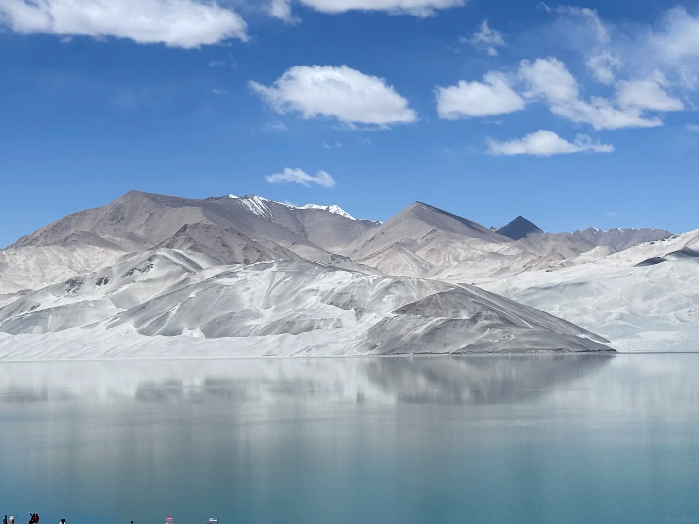 S&ocirc;ng băng chảy qua Cao nguy&ecirc;n Pamir.