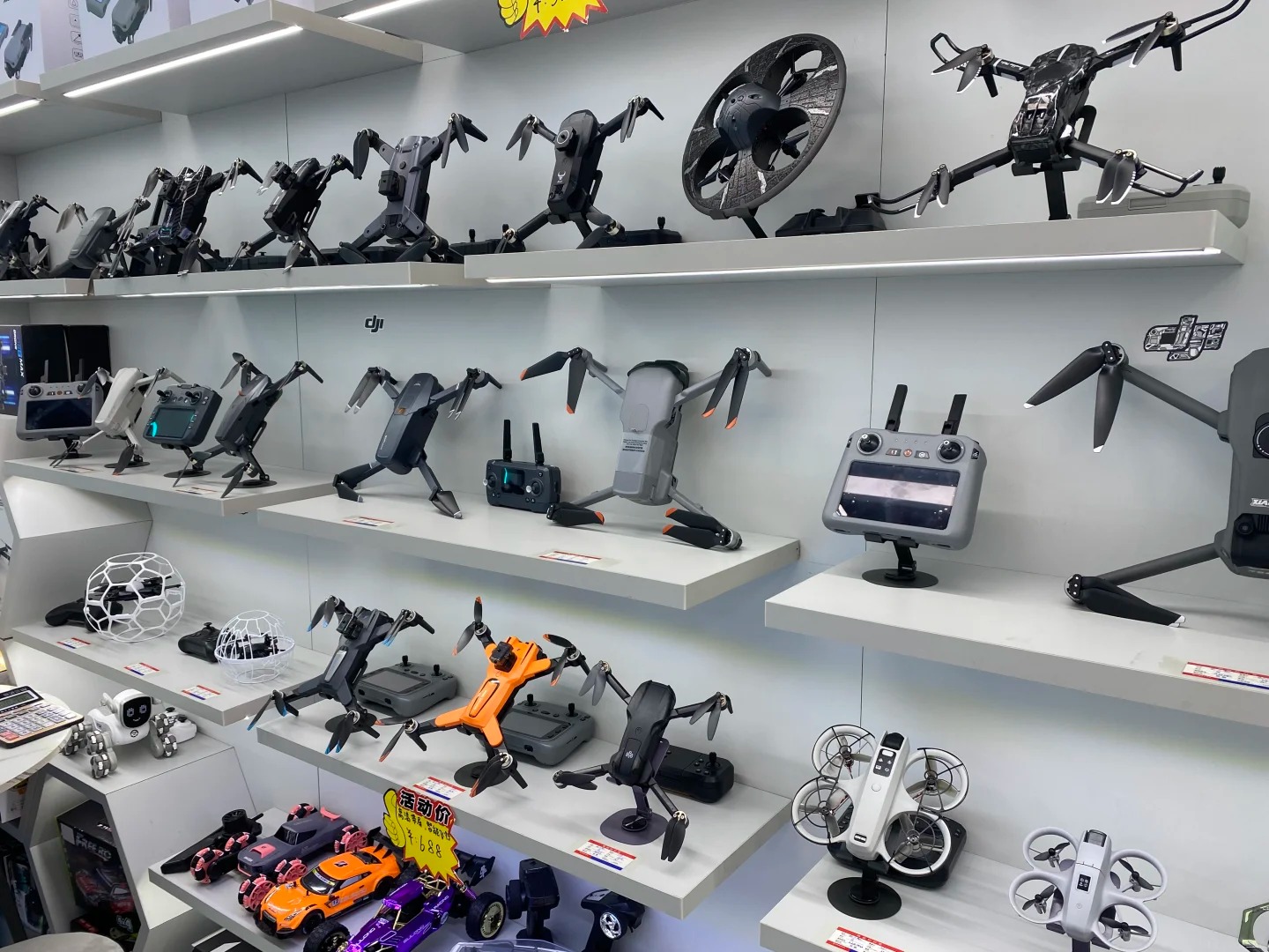 Gian h&agrave;ng drone quay phim trong chợ Chợ điện tử Hoa Cường Bắc tại th&acirc;m quyến