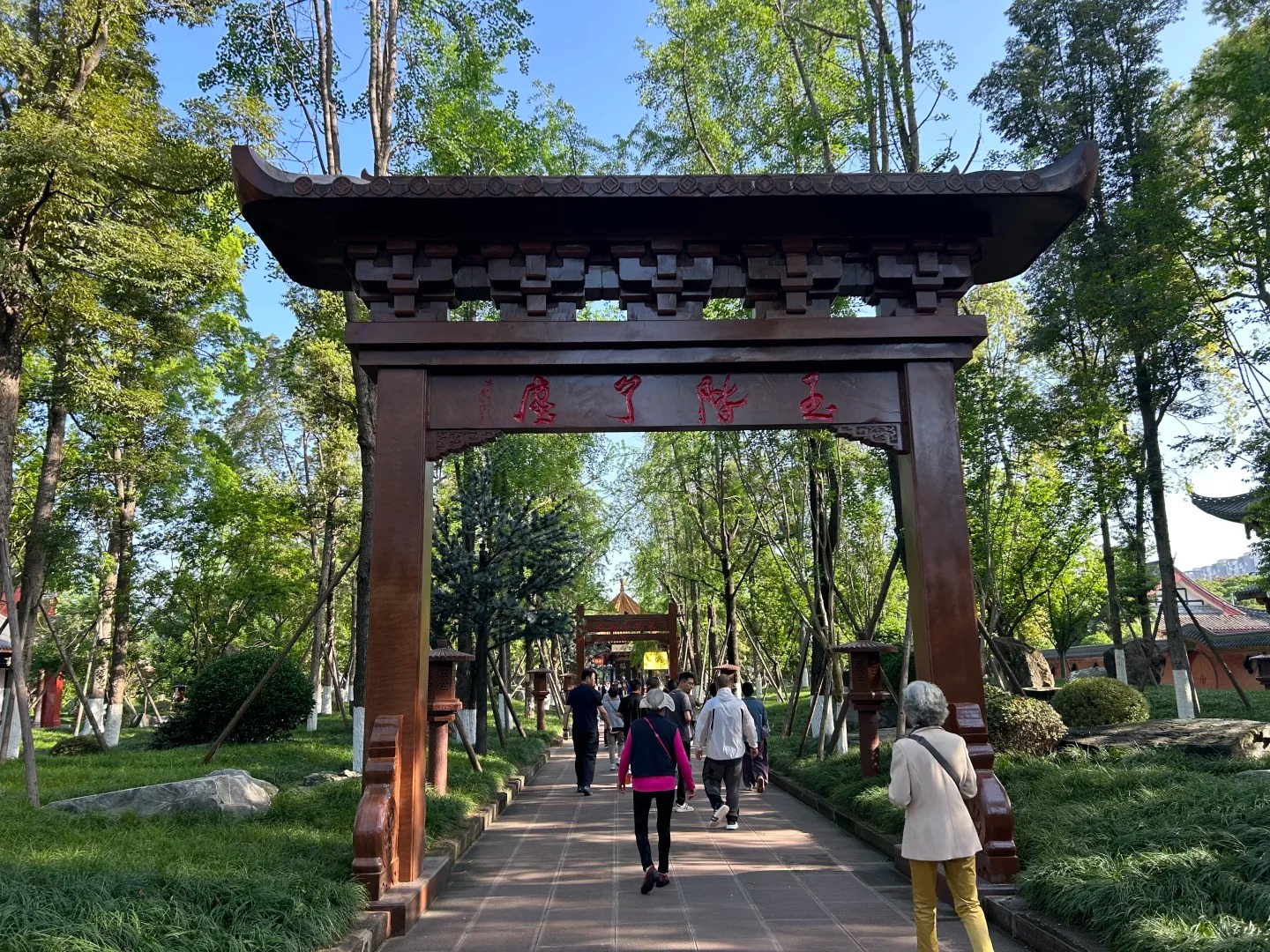Con đường l&aacute;t đ&aacute; dẫn v&agrave;o ch&ugrave;a Chi&ecirc;u Gi&aacute;c 