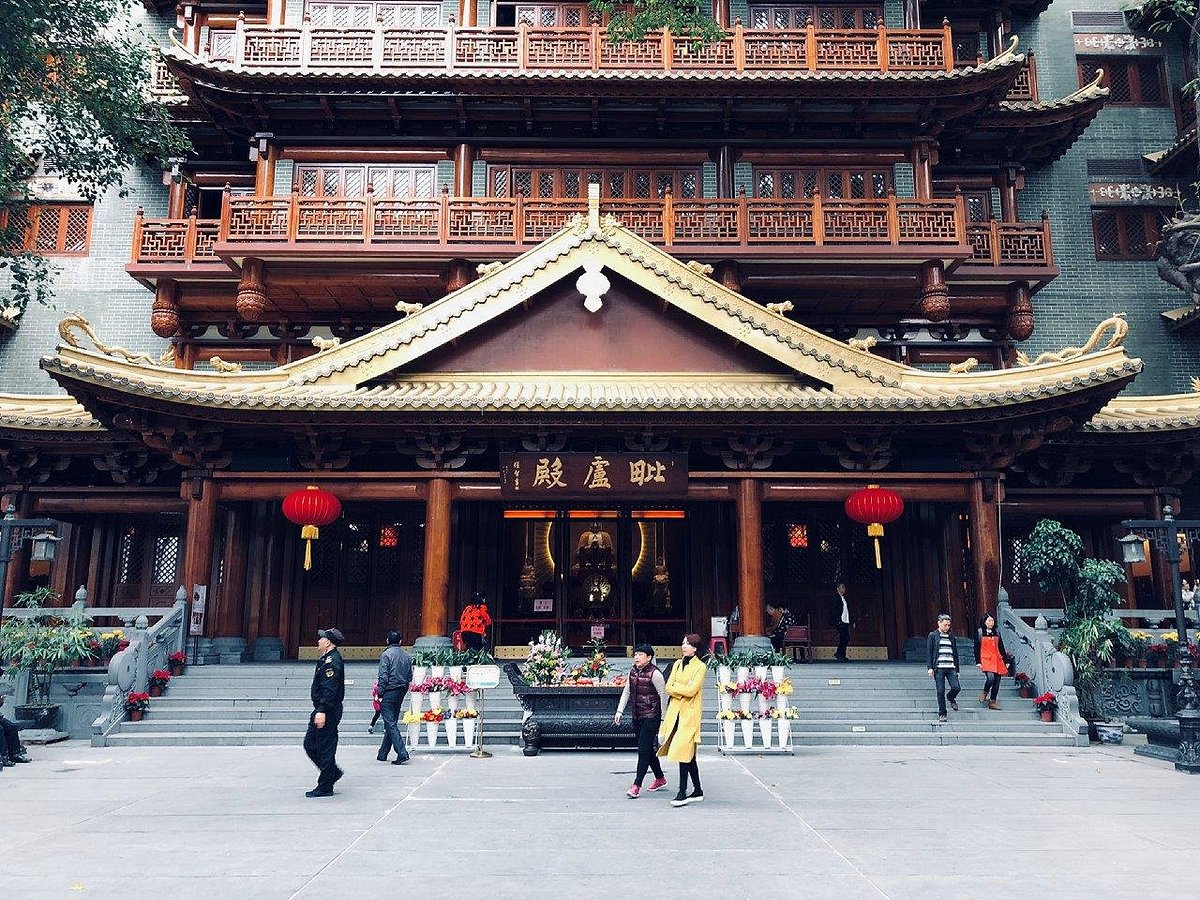 To&agrave;n cảnh Ch&ugrave;a Đại Phật nh&igrave;n từ b&ecirc;n ngo&agrave;i.