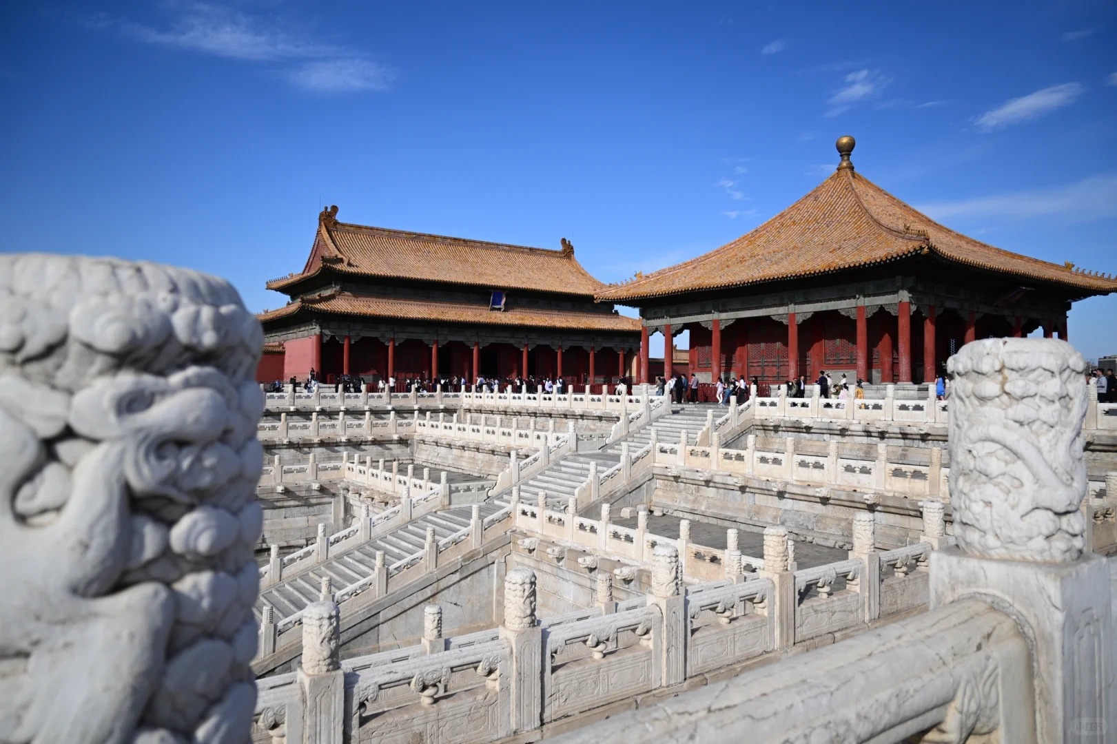 Hành lang dài cổ kính trong Cố Cung, nơi lưu giữ dấu ấn triều đại xưa.