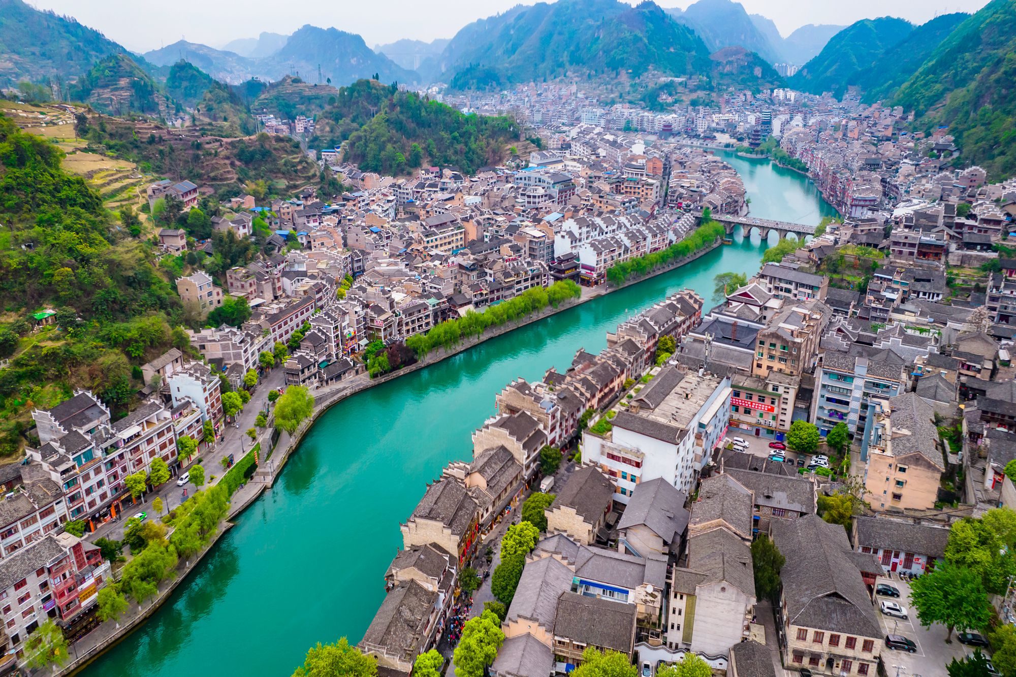 To&agrave;n cảnh Cổ Th&agrave;nh Trấn Viễn b&ecirc;n d&ograve;ng s&ocirc;ng Wuyang.
