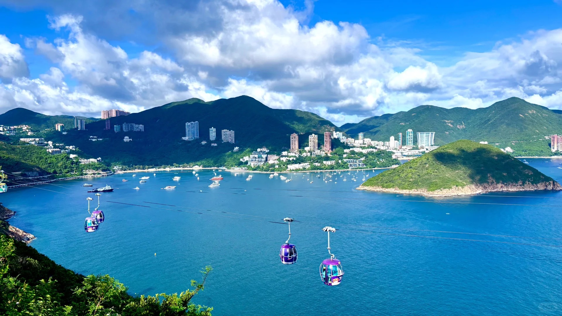 Trải nghiệm C&aacute;p treo nối liền hai khu c&ocirc;ng vi&ecirc;n Ocean pack HongKong