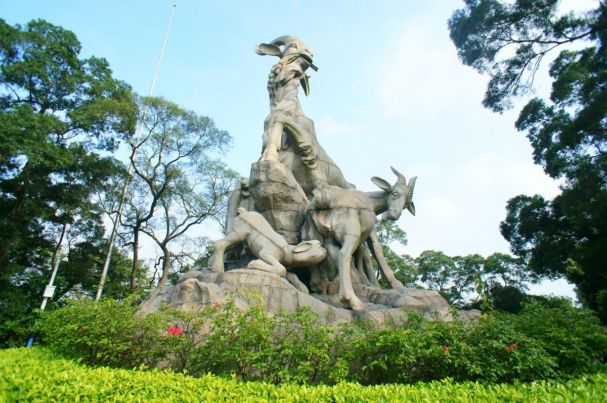 To&agrave;n cảnh tượng Ngũ Dương tr&ecirc;n đỉnh đồi C&ocirc;ng vi&ecirc;n Việt T&uacute;.