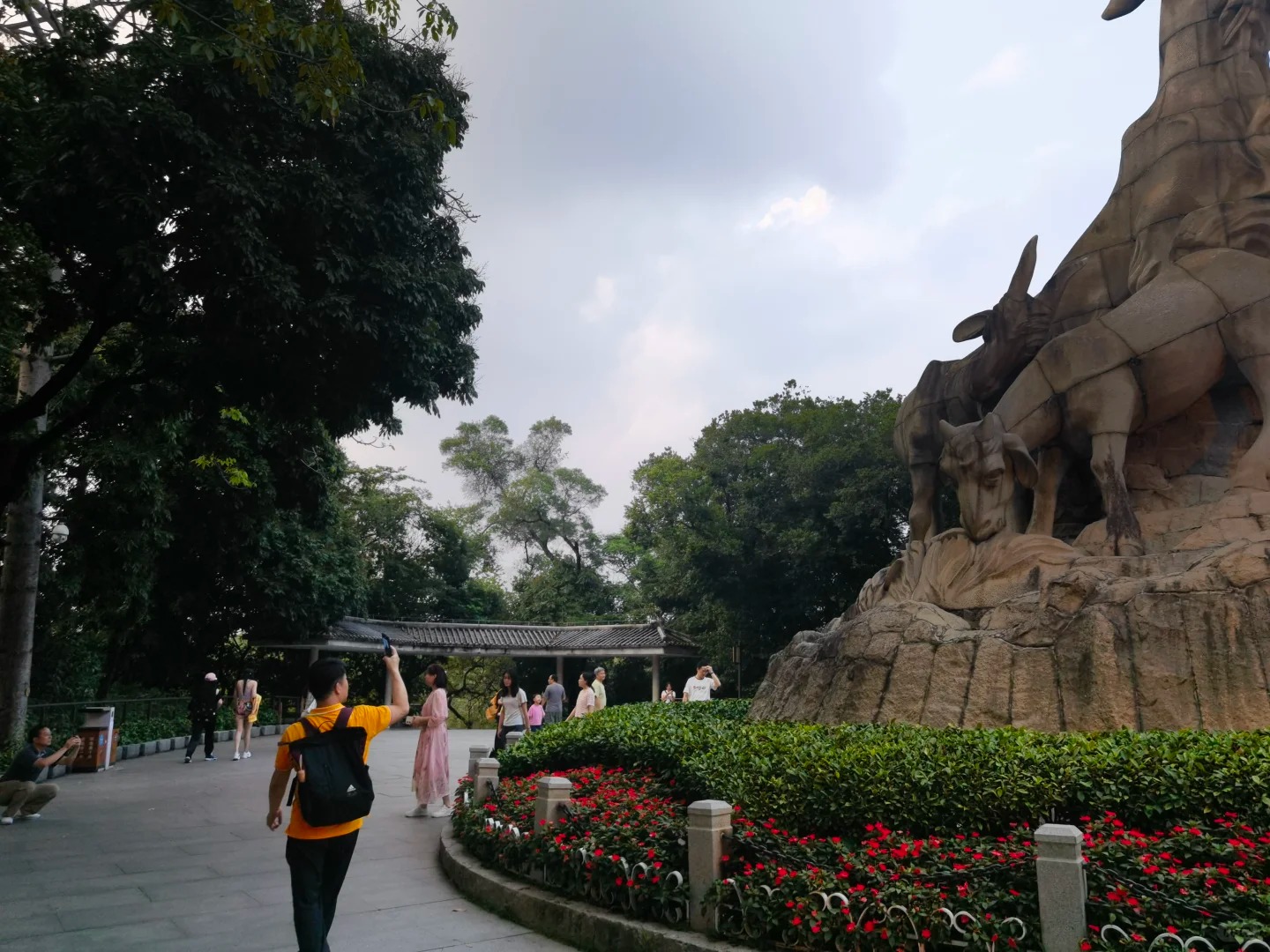 Tượng đ&aacute; Nguc Dương Quảng Ch&acirc;u với đường n&eacute;t cổ k&iacute;nh.