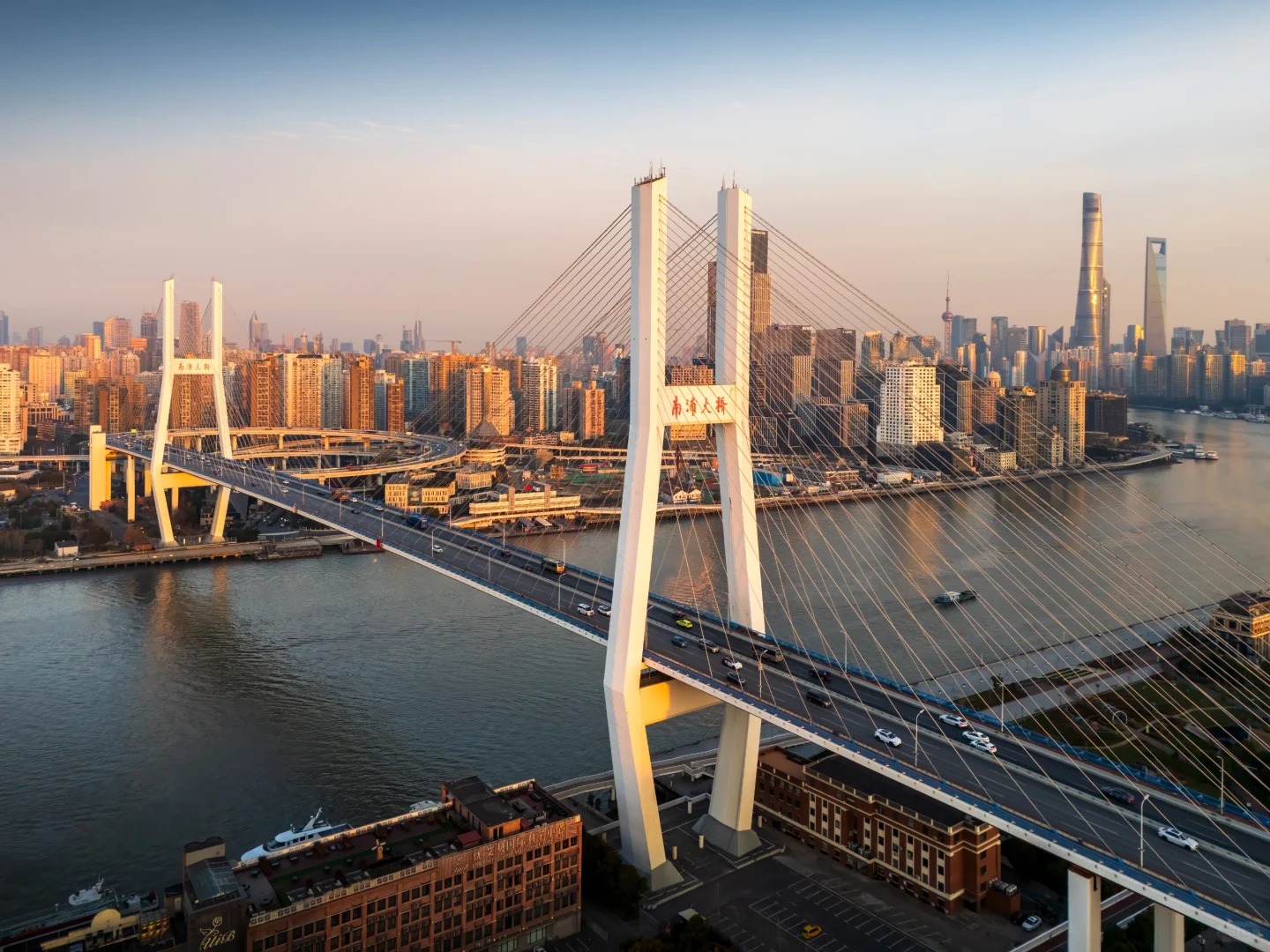 Đại Cầu Nam Phố hùng vĩ vắt ngang sông Hoàng Phố, biểu tượng hiện đại của Thượng Hải.