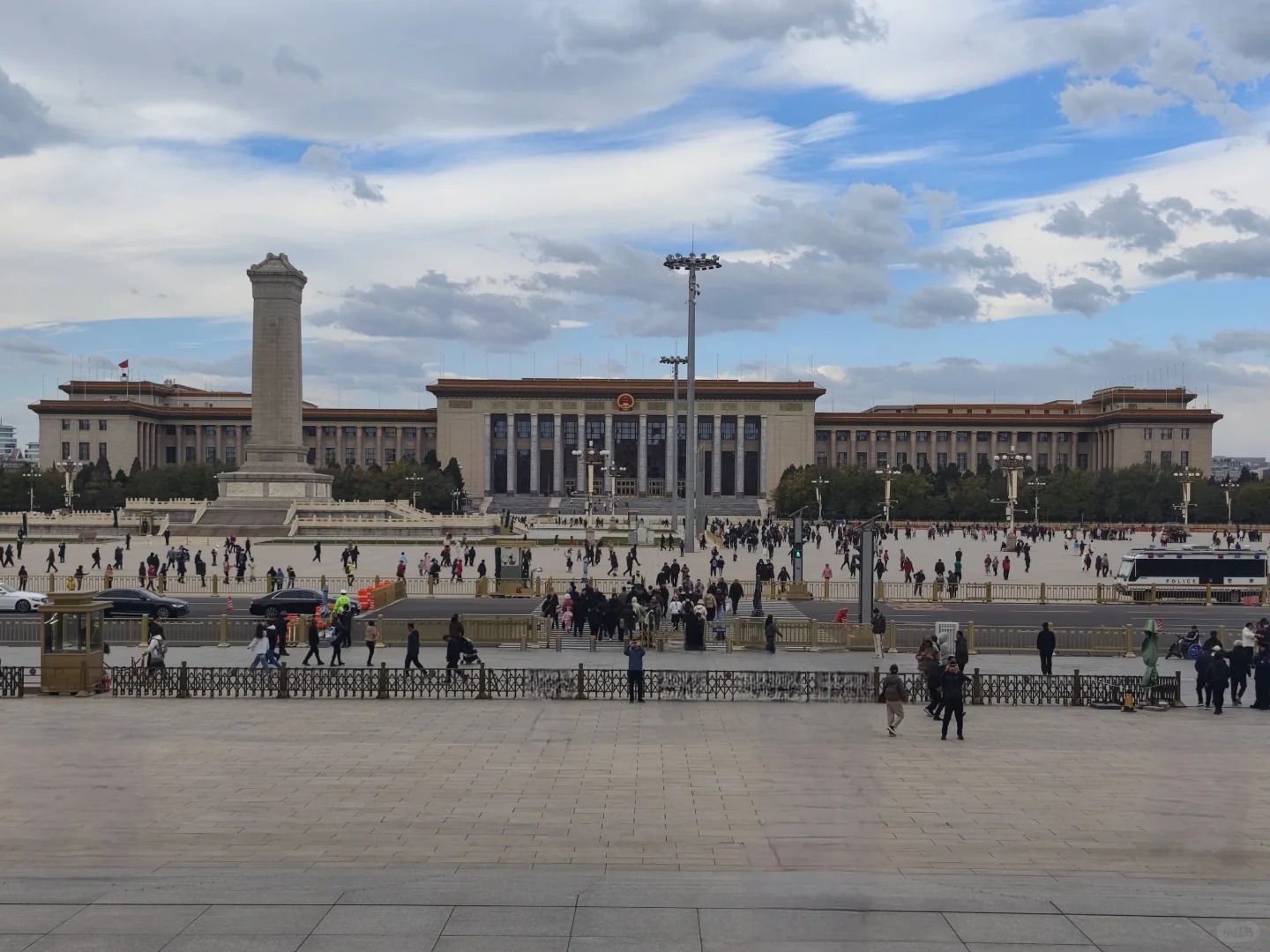 Bảo tàng Quốc gia Trung Quốc: Không gian rộng lớn trưng bày những hiện vật lịch sử quý giá, tái hiện nền văn minh Trung Hoa qua các thời kỳ.