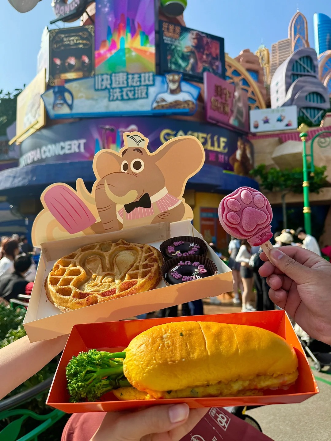 Ẩm Thực Disney – Thưởng thức các món ăn theo chủ đề Disney độc đáo trong không gian phép thuật.