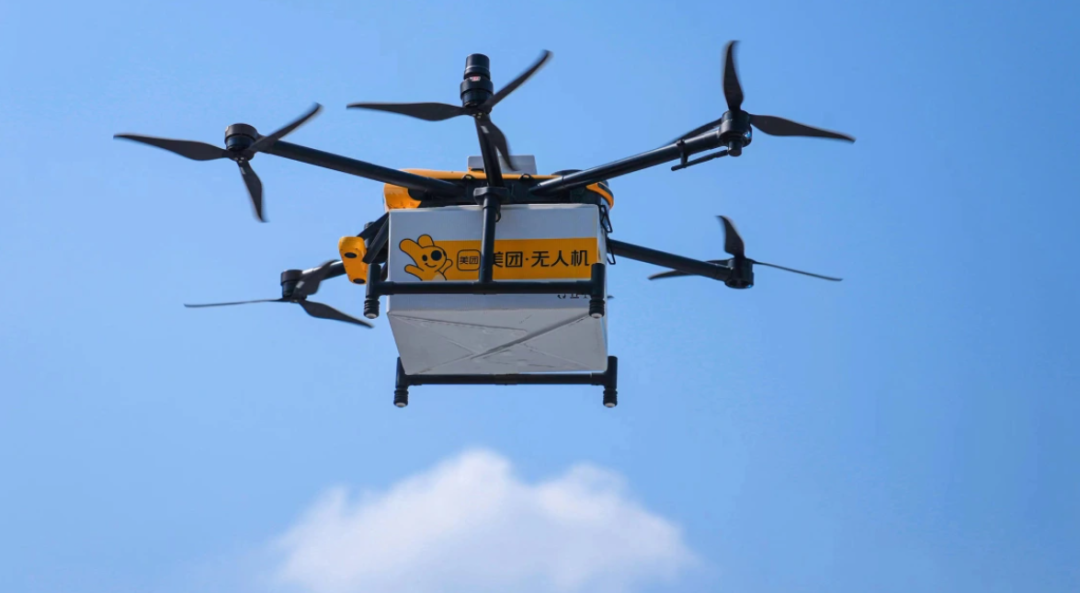 Drone bay trên trời mang hộp đồ ăn tại Thâm Quyến trải nghiệm trong tour của HanVina
