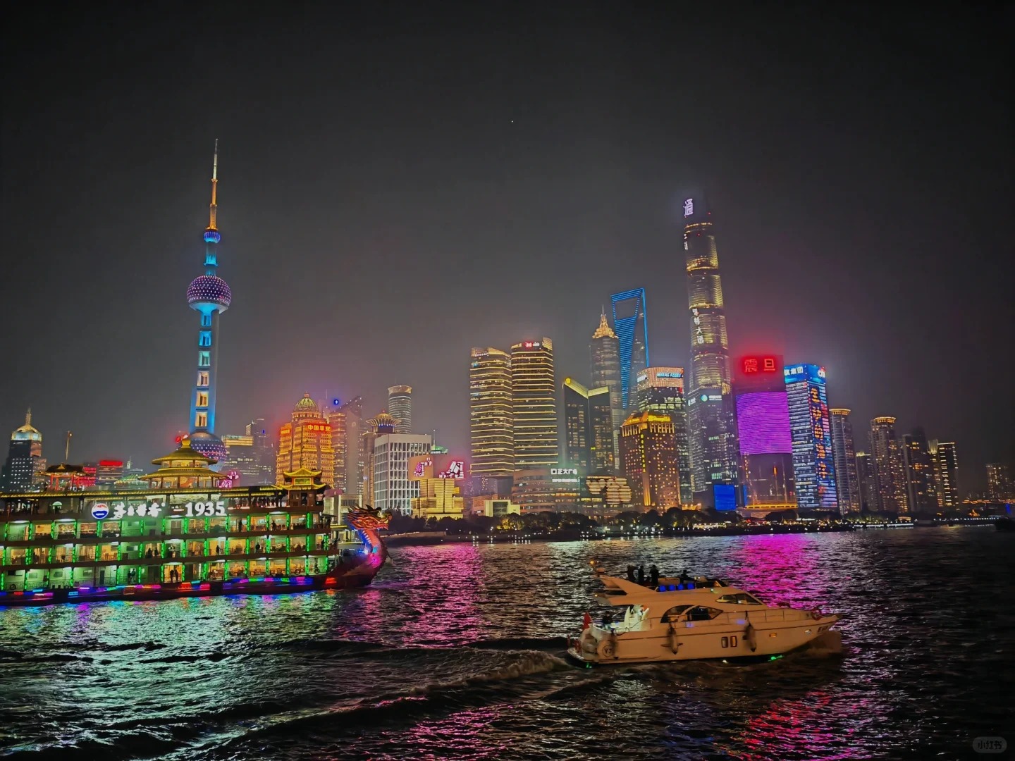 Du Thuyền Tr&ecirc;n S&ocirc;ng Ho&agrave;ng Phố &ndash; Trải Nghiệm Kh&ocirc;ng Thể Bỏ Lỡ