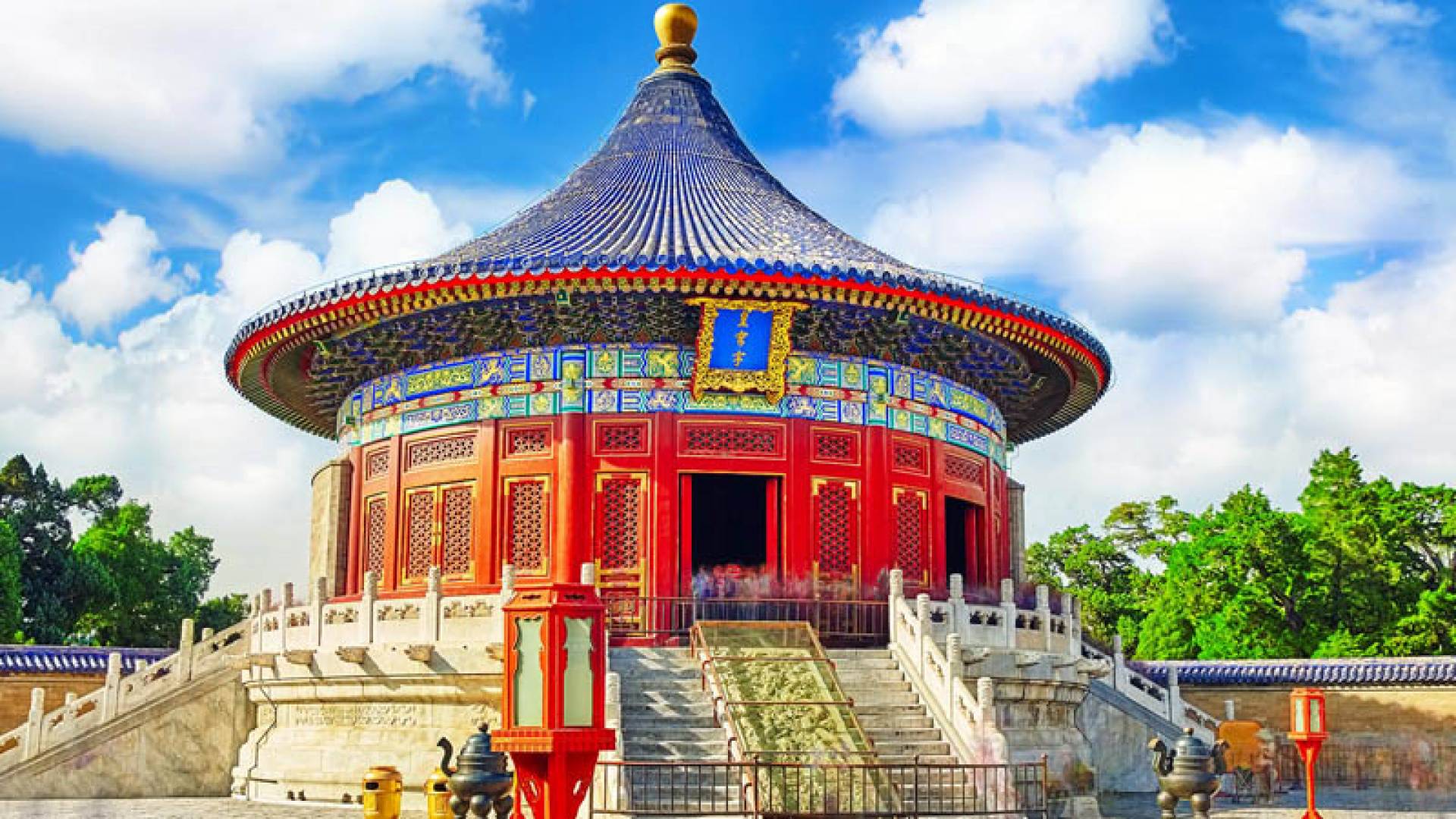 Hoàng Khung Vũ (皇穹宇) – Điện thờ tại Công viên Thiên Đàn với mái ngói xanh biểu tượng của thiên đàng, nổi bật với bức tường Vọng Âm kỳ diệu.