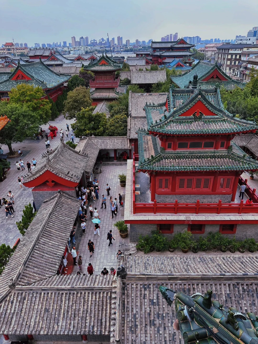 Du khách tham quan Khai Phong Phủ, khám phá lịch sử triều đại Bắc Tống.