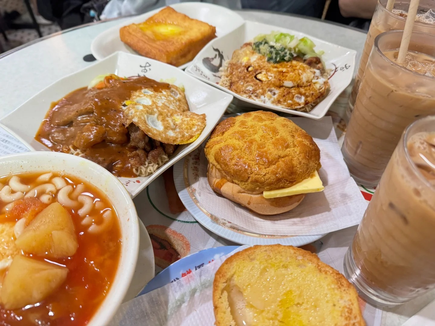 B&aacute;nh m&igrave; nướng kiểu Ph&aacute;p (French Toast) chi&ecirc;n v&agrave;ng ruộm kẹp bơ đậu phộng phủ đẫm mật ong ngọt ng&agrave;o