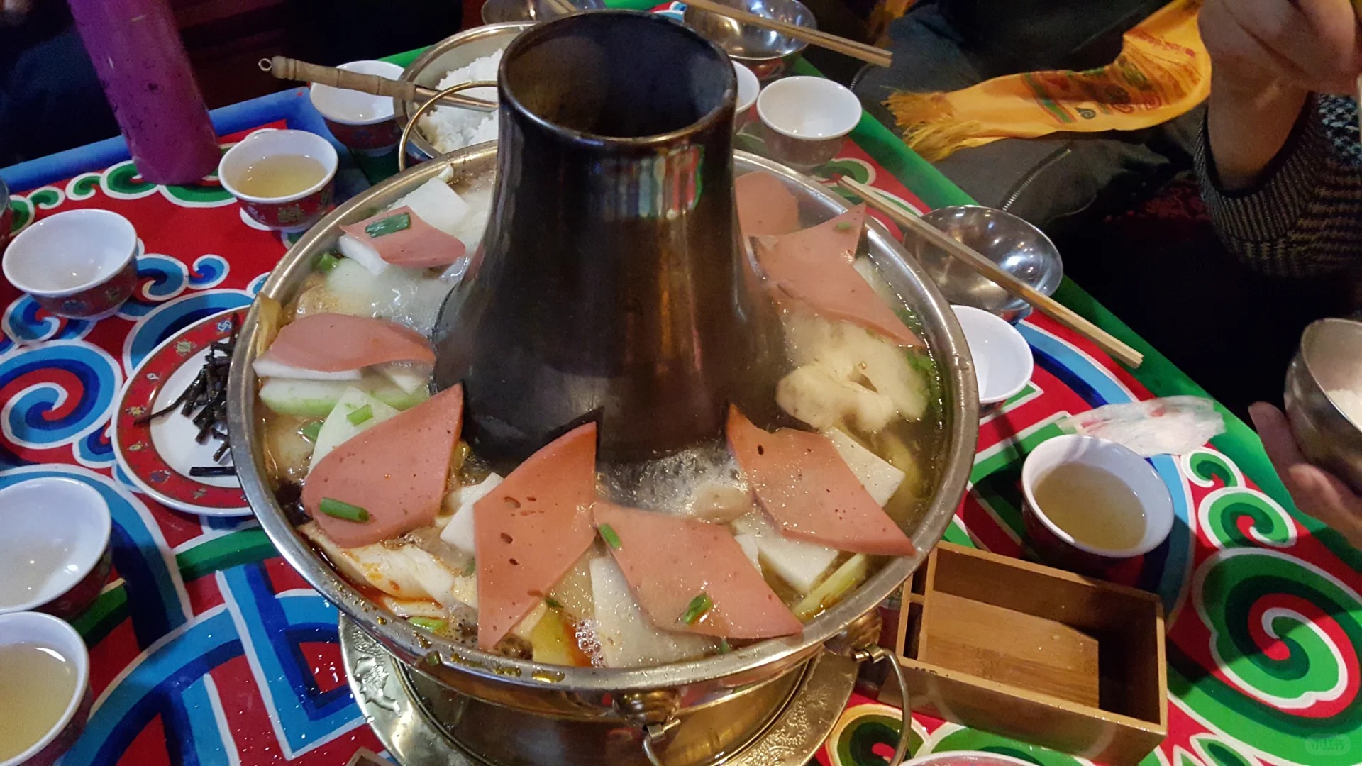 Trải nghiệm lẩu đặc sản b&ograve; yak tai l&agrave;ng văn h&oacute;a T&acirc;y Tạng