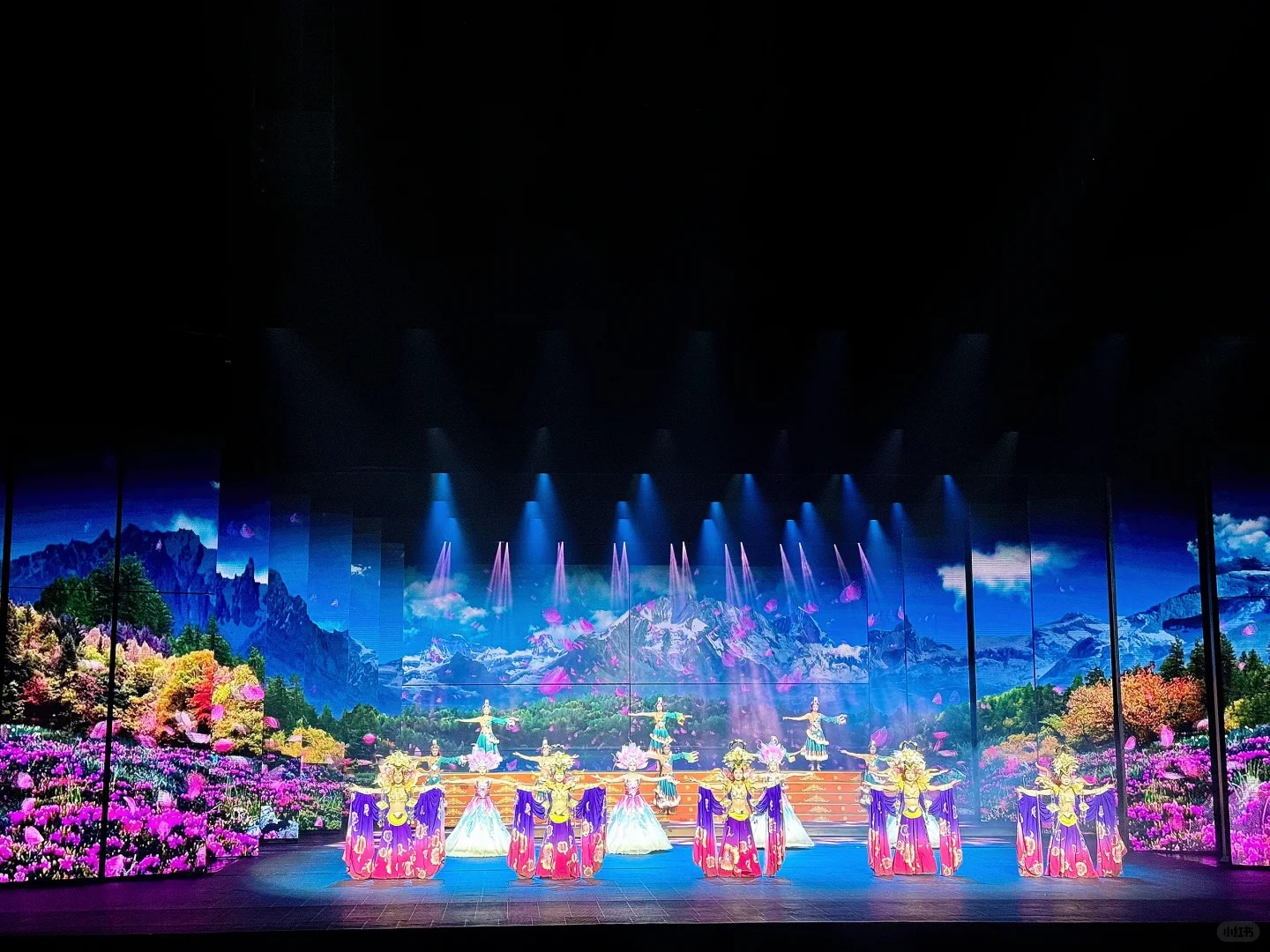 Hiệu ứng &aacute;nh s&aacute;ng huyền ảo trong Show Lệ Giang Thi&ecirc;n Cổ T&igrave;nh.