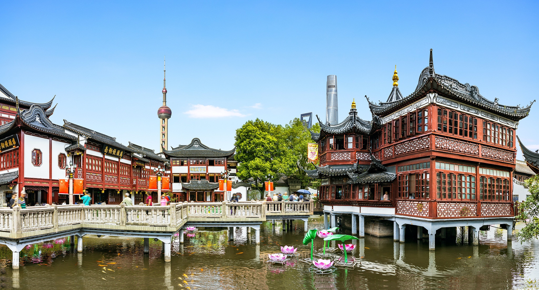 Phố cổ Yuyuan với m&aacute;i ng&oacute;i cong truyền thống.