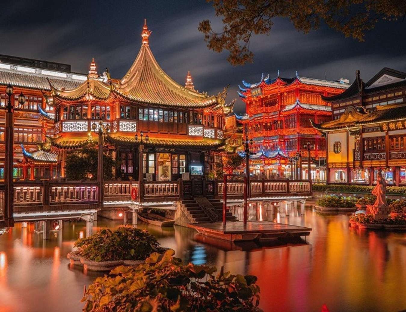 Tour Trung Quốc: Thăm Miếu Th&agrave;nh Ho&agrave;ng Thượng Hải, nơi mang đậm dấu ấn văn h&oacute;a v&agrave; lịch sử, lưu giữ n&eacute;t đẹp cổ k&iacute;nh c&ugrave;ng Hanvina Travel.