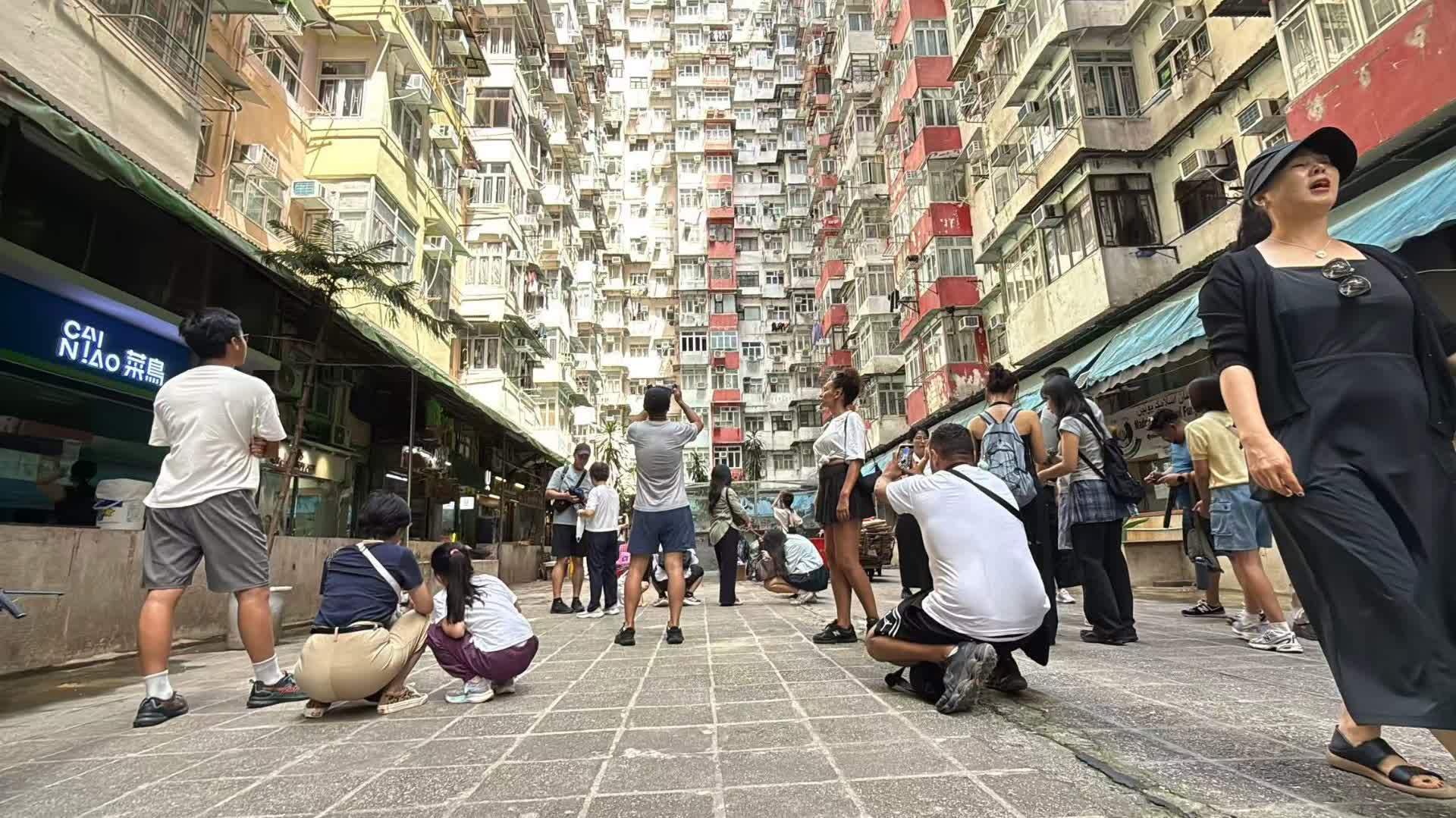 Kiến trúc nhà ở mật độ cao với những mảng màu tương phản độc đáo ở Chung cư Quái Vật