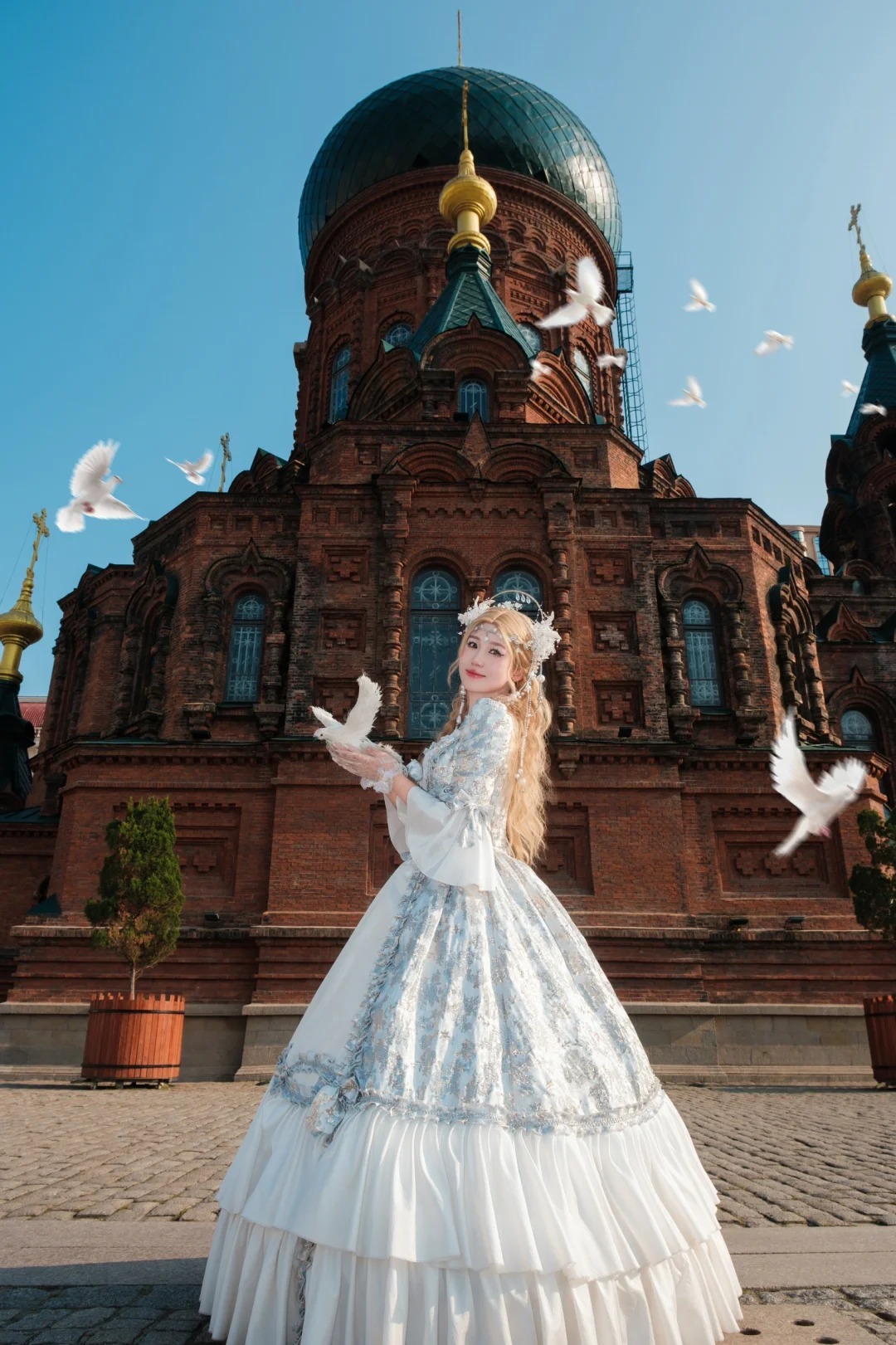 Du kh&aacute;ch check-in trước nh&agrave; thờ Saint Sophia Harbin