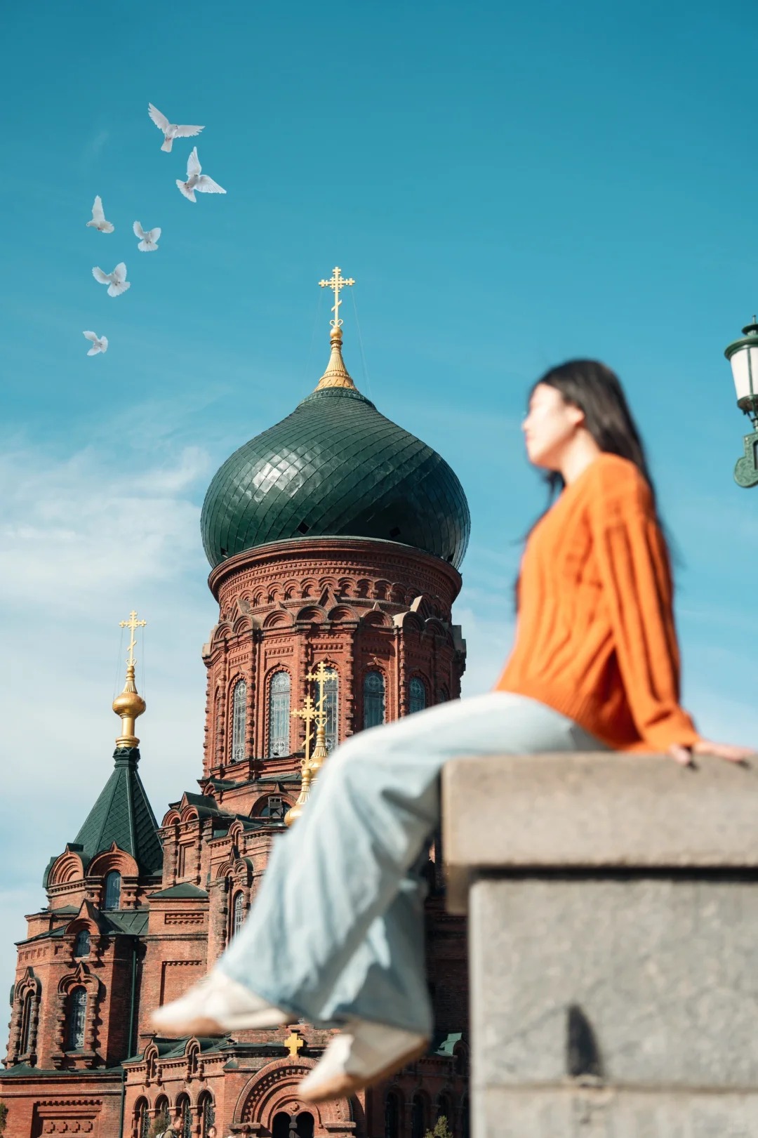 G&oacute;c chụp m&aacute;i v&ograve;m xanh nổi bật của nh&agrave; thờ Saint Sophia