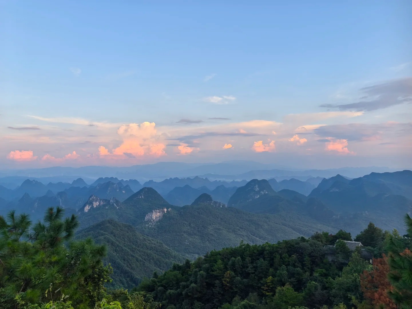 Toàn cảnh Núi Nghiêu Sơn hùng vĩ. ở Quế Lâm