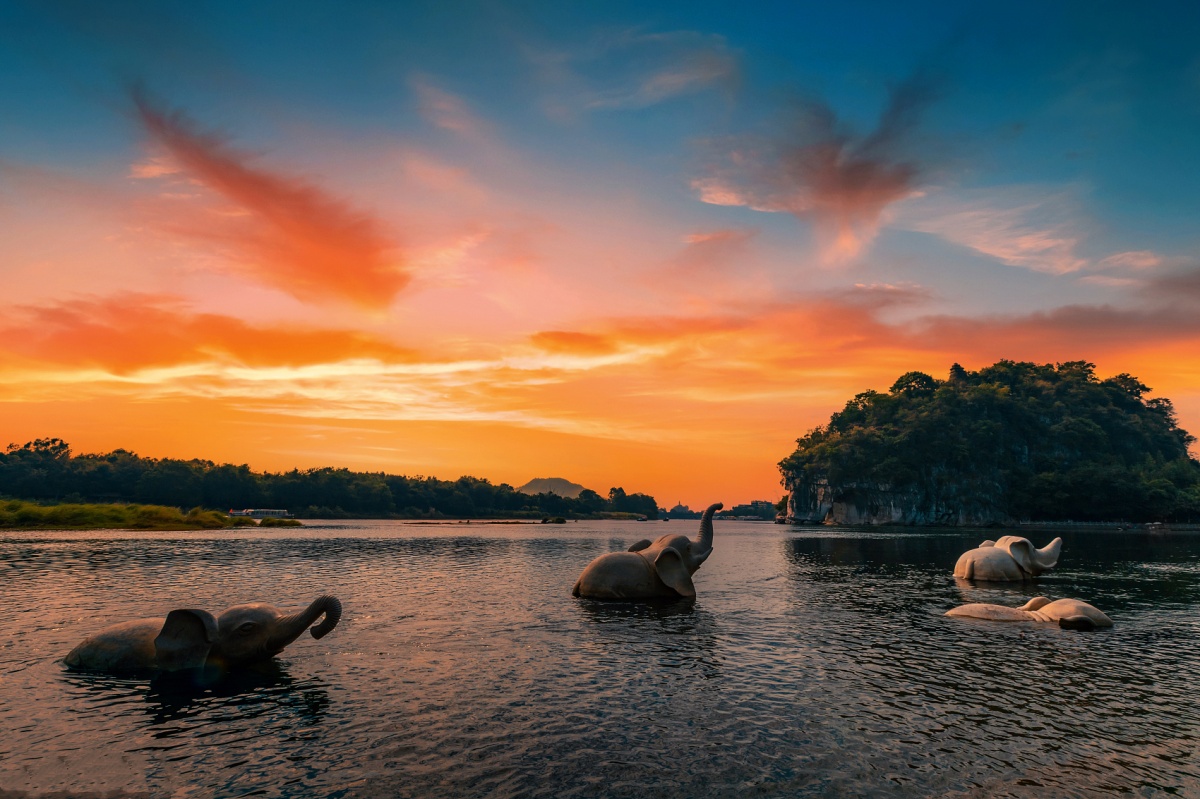 Núi Vòi Voi lung linh ánh hoàng hôn