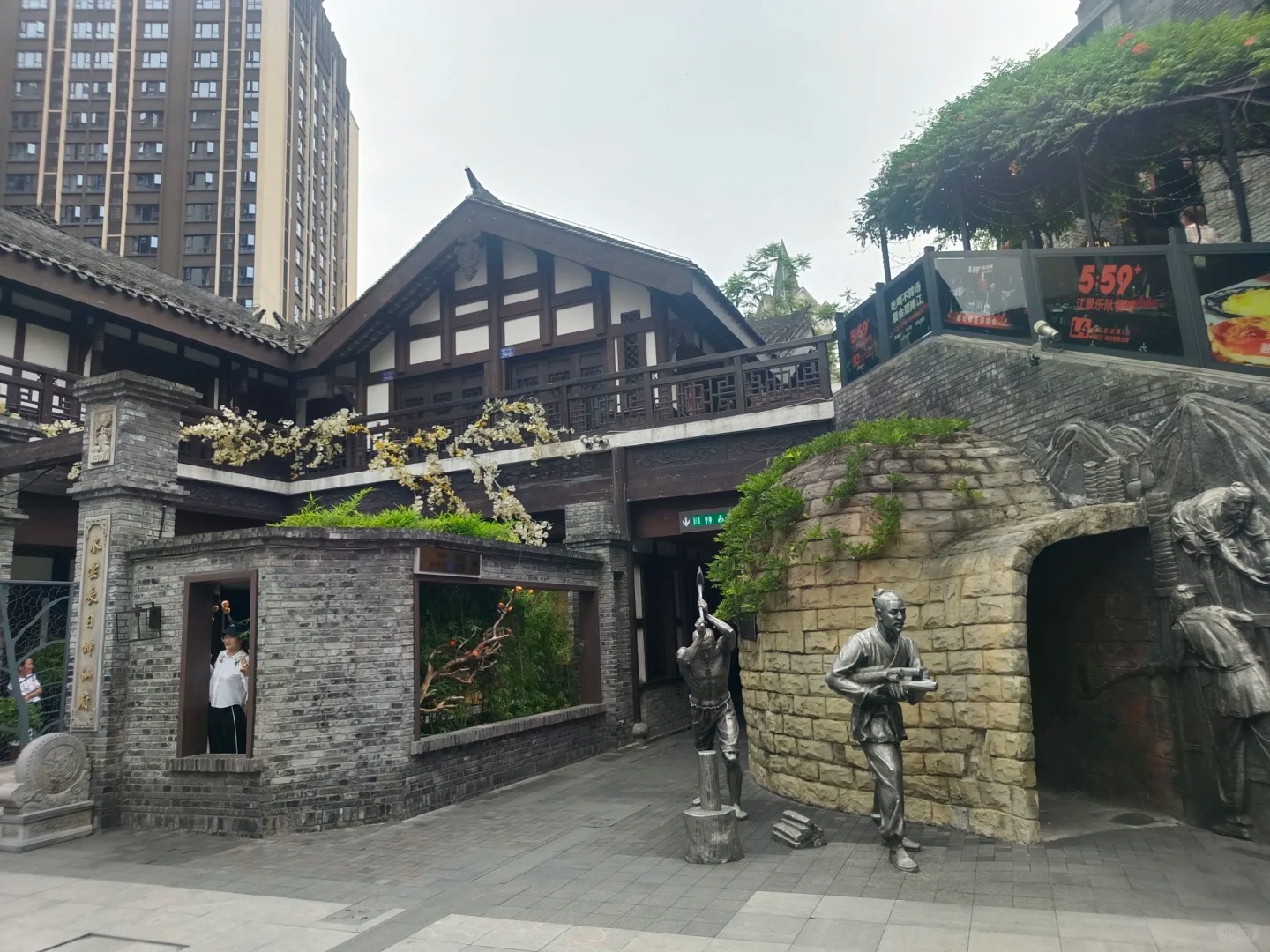 Dạo bước qua con phố l&aacute;t đ&aacute; cổ k&iacute;nh tại Danzishi, cảm nhận hơi thở thời gian.