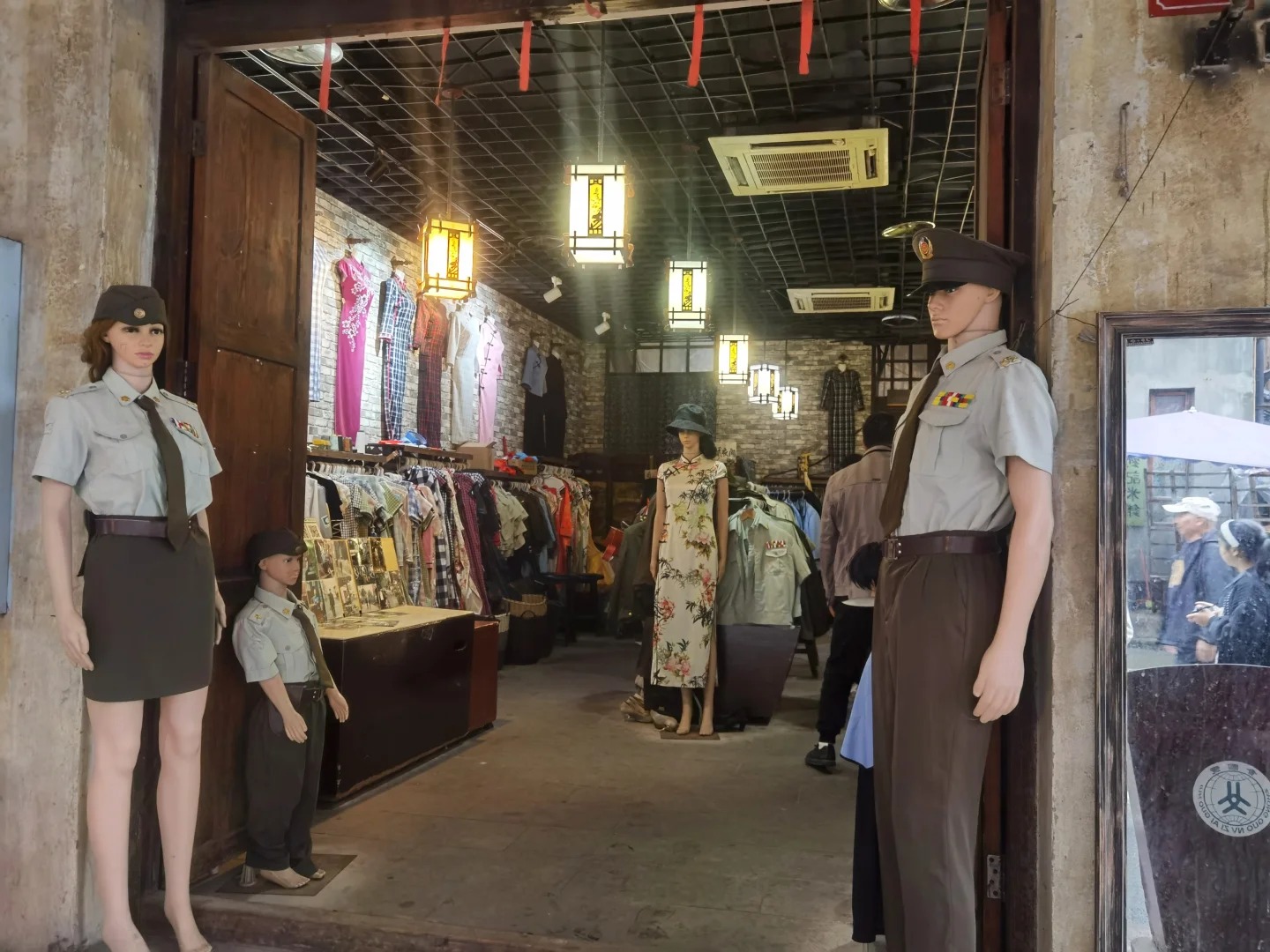 Những cửa hàng hóa trang phong cách dân quốc tại phố dân quốc Trùng Khánh