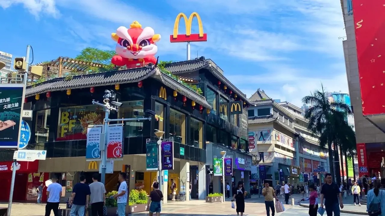 To&agrave;n cảnh Phố đi bộ Đ&ocirc;ng M&ocirc;n nhộn nhịp.