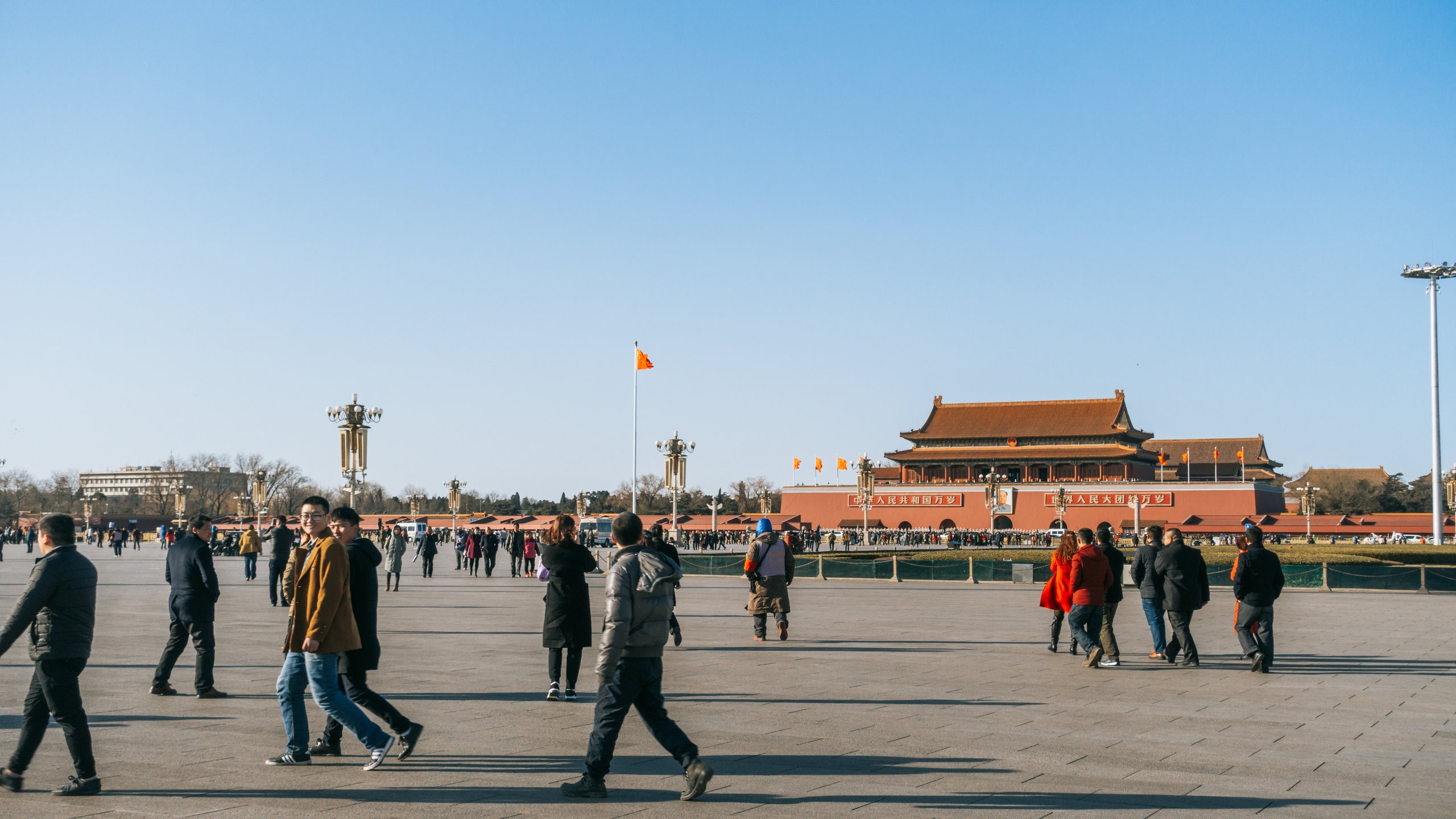 Quảng trường Thiên An Môn rộng lớn, biểu tượng lịch sử và chính trị của Trung Quốc.