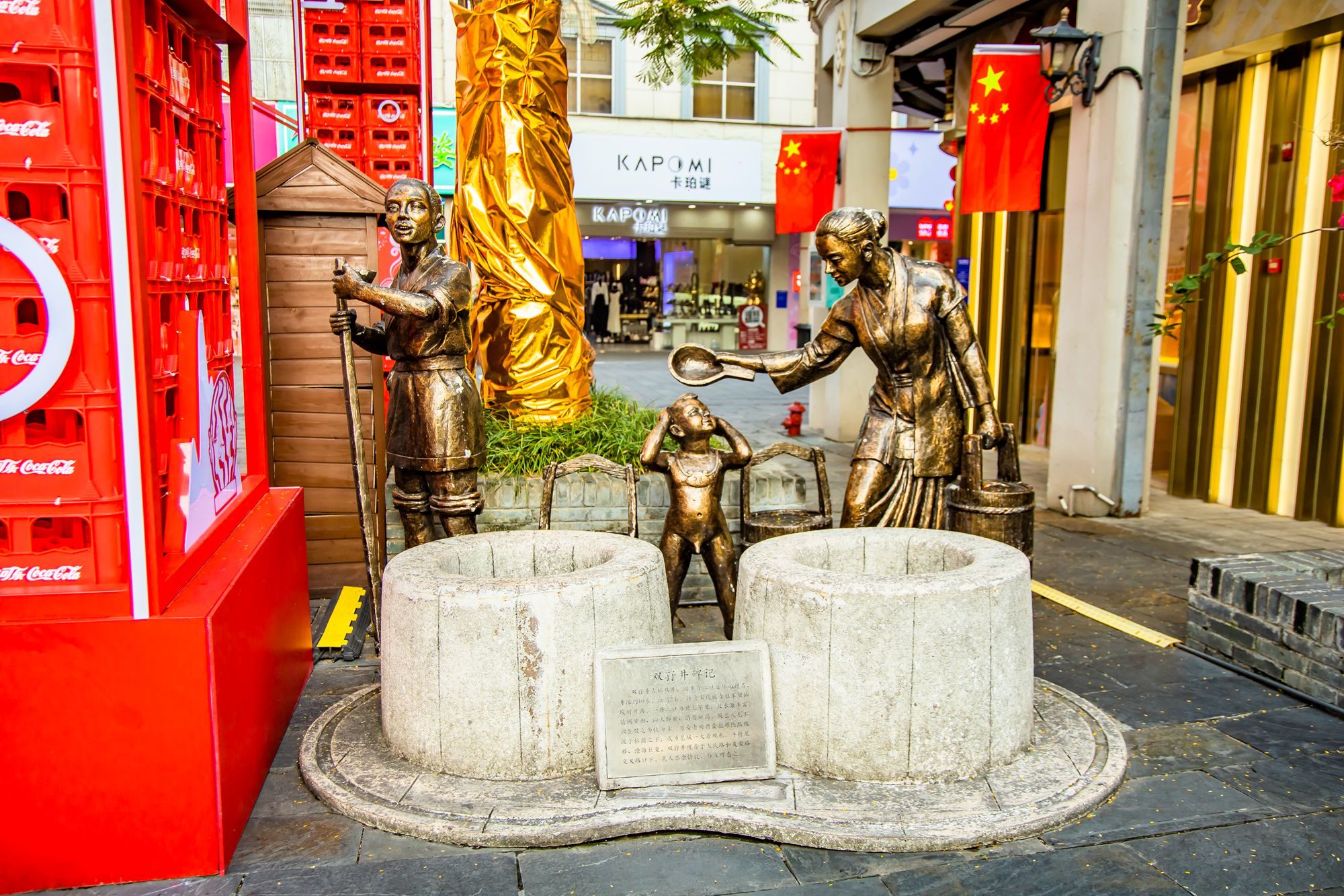 Con ng&otilde; hẹp l&aacute;t đ&aacute; cổ xưa tại phố Tam Ng&otilde; Nhị Nam Ninh