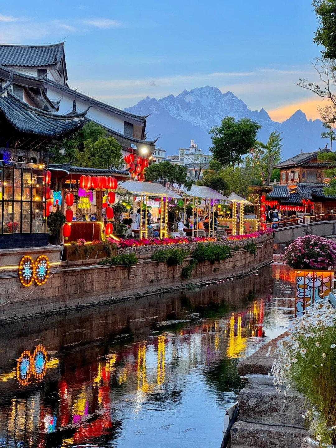 Hệ thống kênh rạch uốn lượn trong Thành Cổ Lệ Giang, mang vẻ đẹp thơ mộng như Venice phương Đông.